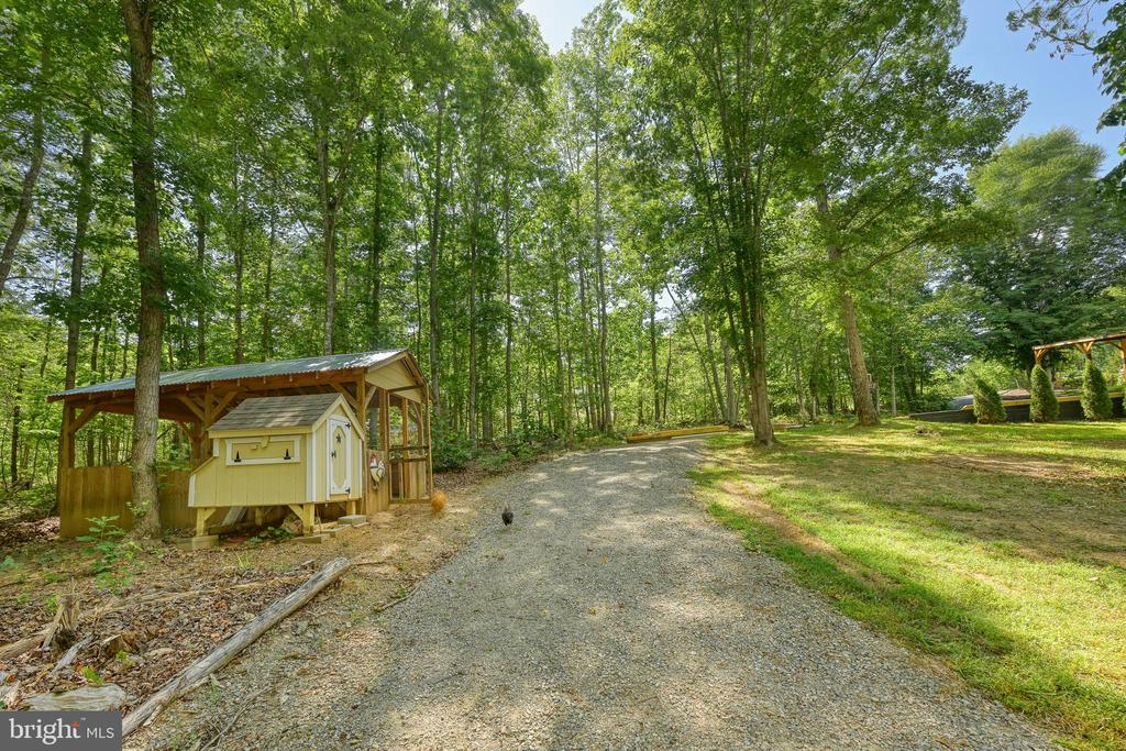 197 SHANNON GLEN CT, LOUISA, Virginia 23093, 5 Bedrooms Bedrooms, ,3 BathroomsBathrooms,Residential,197 SHANNON GLEN CT,VALA2010046 MLS # VALA2010046