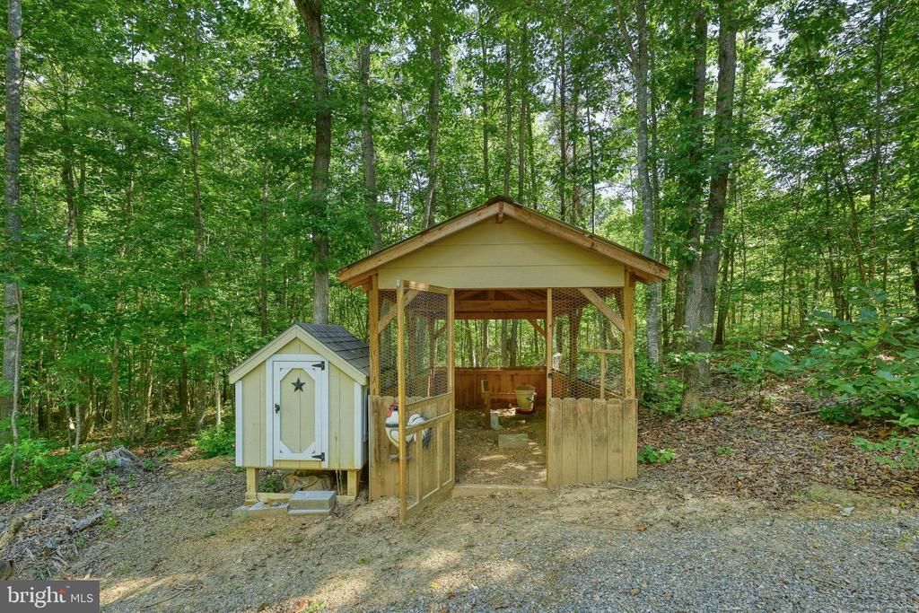 197 SHANNON GLEN CT, LOUISA, Virginia 23093, 5 Bedrooms Bedrooms, ,3 BathroomsBathrooms,Residential,197 SHANNON GLEN CT,VALA2010046 MLS # VALA2010046