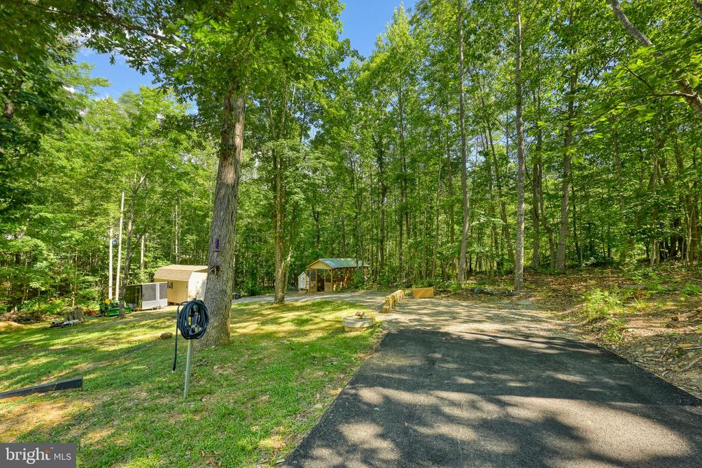 197 SHANNON GLEN CT, LOUISA, Virginia 23093, 5 Bedrooms Bedrooms, ,3 BathroomsBathrooms,Residential,197 SHANNON GLEN CT,VALA2010046 MLS # VALA2010046