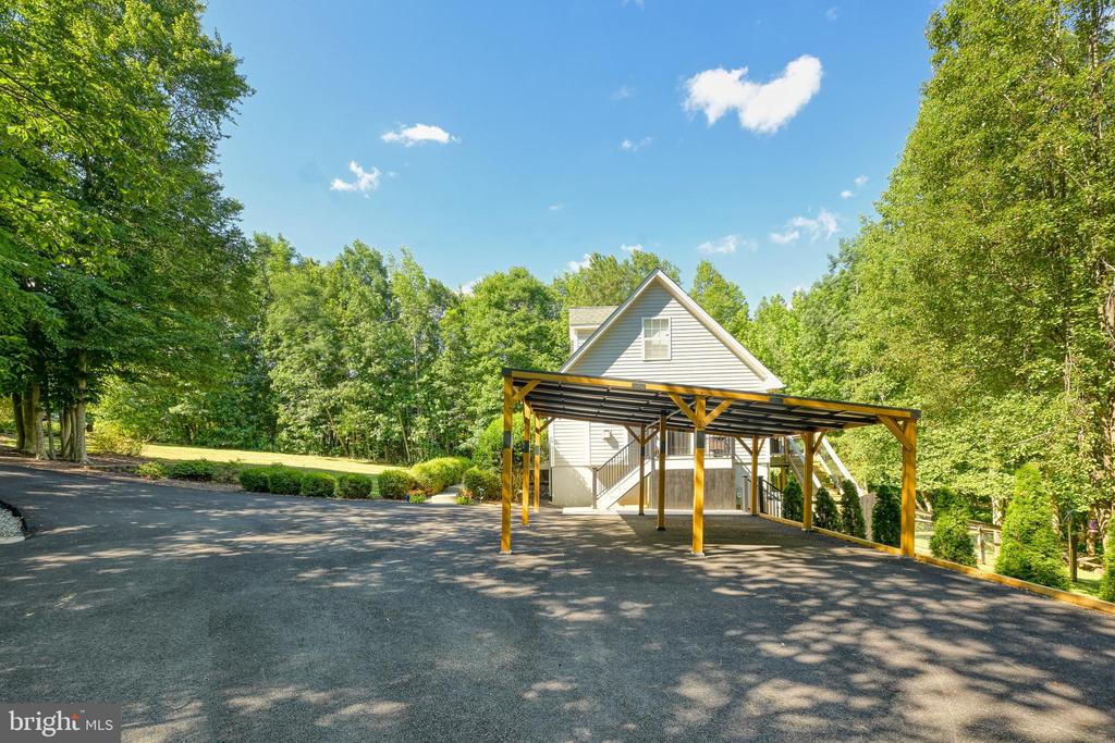 197 SHANNON GLEN CT, LOUISA, Virginia 23093, 5 Bedrooms Bedrooms, ,3 BathroomsBathrooms,Residential,197 SHANNON GLEN CT,VALA2010046 MLS # VALA2010046