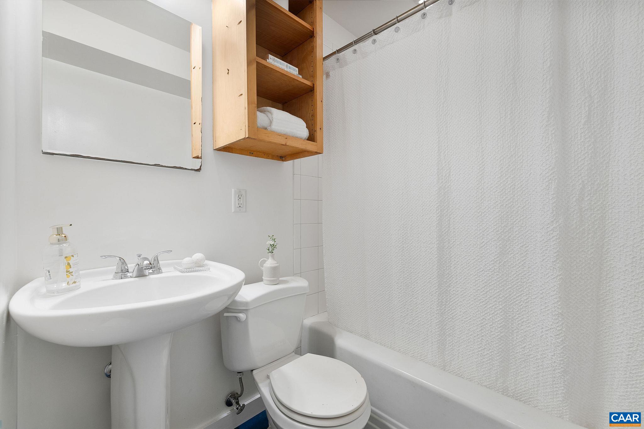 500 DRUID AVE, CHARLOTTESVILLE, Virginia 22902, 3 Bedrooms Bedrooms, ,2 BathroomsBathrooms,Residential,500 DRUID AVE,678350 MLS # 678350 500 DRUID AVE, CHARLOTTESVILLE, Virginia 22902, 3 Bedrooms Bedrooms, ,2 BathroomsBathrooms,Residential,500 DRUID AVE,678350 MLS # 678350