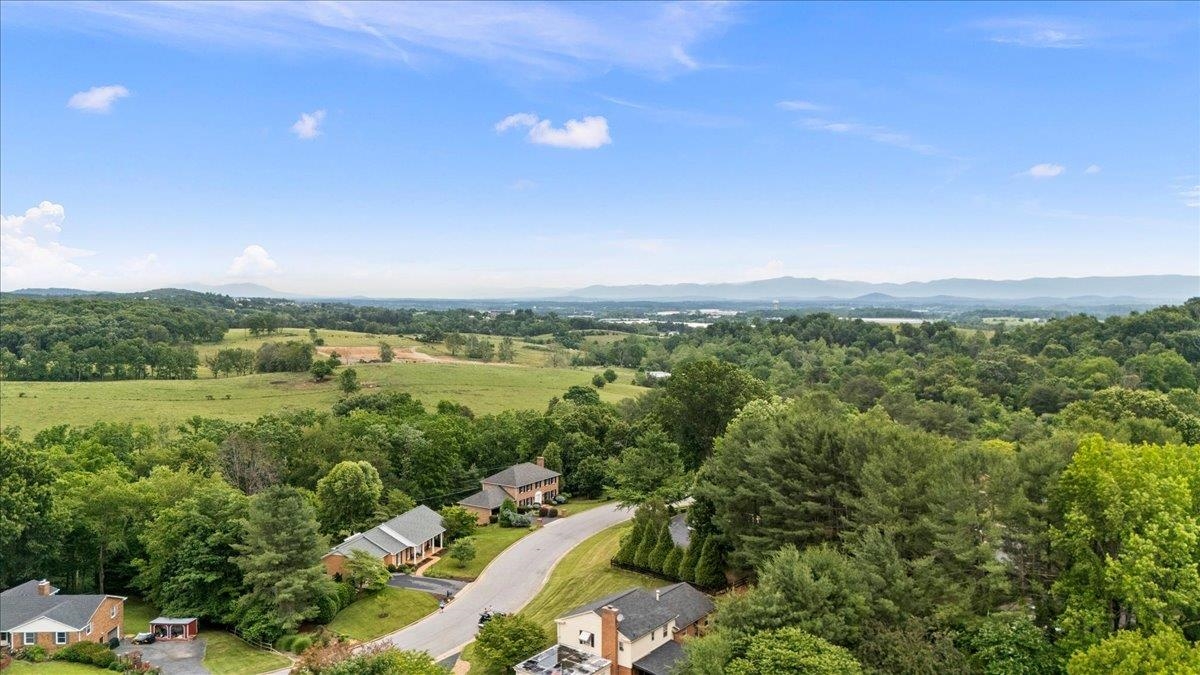 610 WOODMONT DR, STAUNTON, Virginia 24401, 4 Bedrooms Bedrooms, ,3 BathroomsBathrooms,Residential,610 WOODMONT DR,678449 MLS # 678449 610 WOODMONT DR, STAUNTON, Virginia 24401, 4 Bedrooms Bedrooms, ,3 BathroomsBathrooms,Residential,610 WOODMONT DR,678449 MLS # 678449