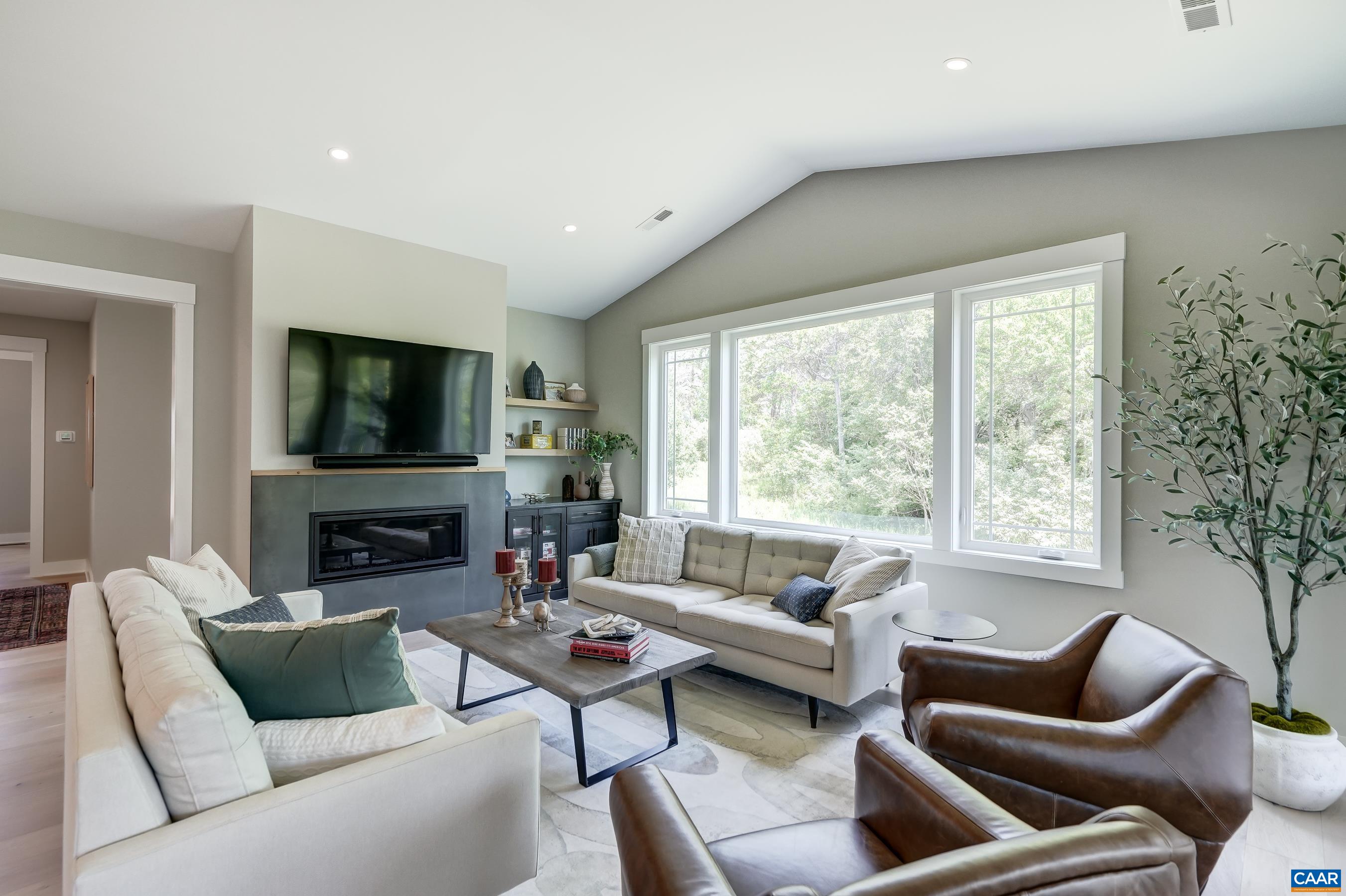 Linear gas fireplace with built-ins. Linear gas fireplace with built-ins.