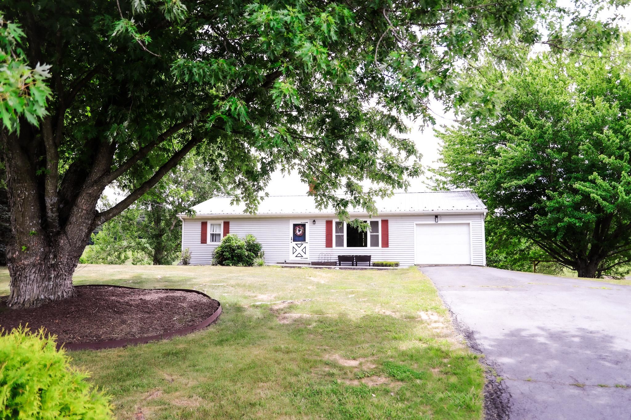 3592 OLD GREENVILLE RD, STAUNTON, Virginia 24401, 2 Bedrooms Bedrooms, ,1 BathroomBathrooms,Residential,Lerty Humphries Estate,3592 OLD GREENVILLE RD,678532 MLS # 678532 3592 OLD GREENVILLE RD, STAUNTON, Virginia 24401, 2 Bedrooms Bedrooms, ,1 BathroomBathrooms,Residential,Lerty Humphries Estate,3592 OLD GREENVILLE RD,678532 MLS # 678532