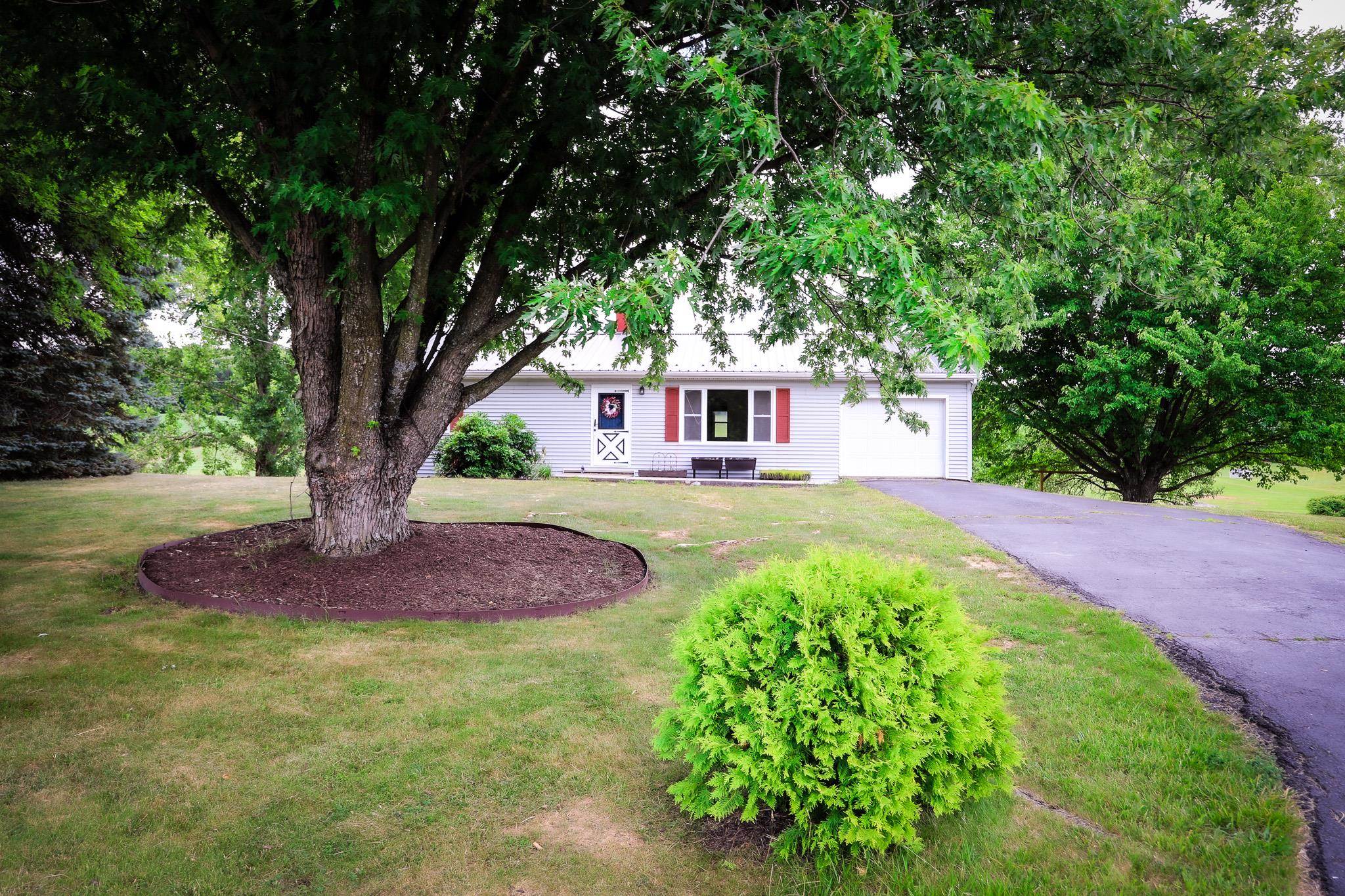 3592 OLD GREENVILLE RD, STAUNTON, Virginia 24401, 2 Bedrooms Bedrooms, ,1 BathroomBathrooms,Residential,Lerty Humphries Estate,3592 OLD GREENVILLE RD,678532 MLS # 678532 3592 OLD GREENVILLE RD, STAUNTON, Virginia 24401, 2 Bedrooms Bedrooms, ,1 BathroomBathrooms,Residential,Lerty Humphries Estate,3592 OLD GREENVILLE RD,678532 MLS # 678532