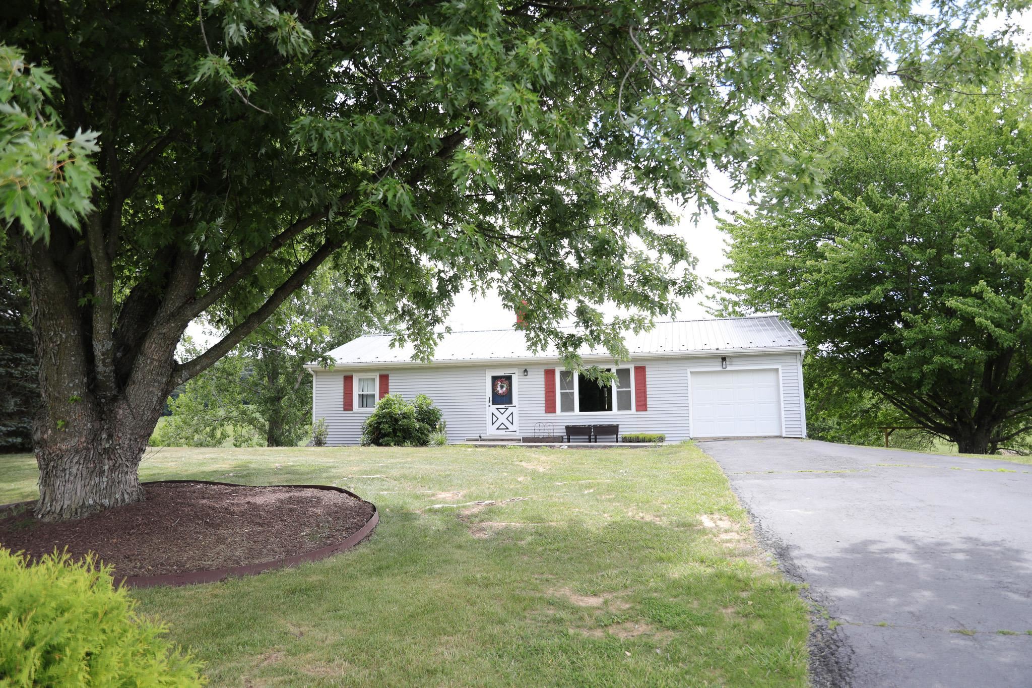 3592 OLD GREENVILLE RD, STAUNTON, Virginia 24401, 2 Bedrooms Bedrooms, ,1 BathroomBathrooms,Residential,Lerty Humphries Estate,3592 OLD GREENVILLE RD,678532 MLS # 678532 3592 OLD GREENVILLE RD, STAUNTON, Virginia 24401, 2 Bedrooms Bedrooms, ,1 BathroomBathrooms,Residential,Lerty Humphries Estate,3592 OLD GREENVILLE RD,678532 MLS # 678532