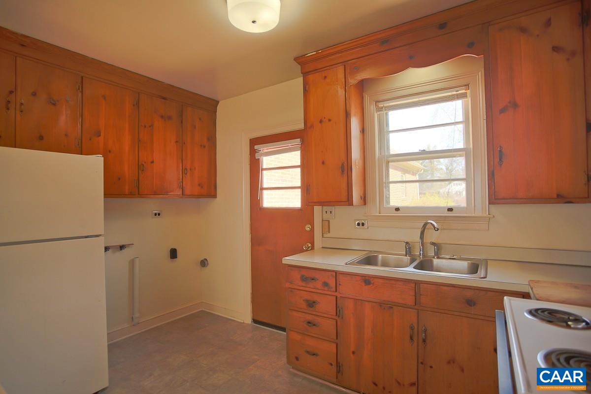 912 SAINT CHARLES AVE, CHARLOTTESVILLE, Virginia 22901, ,Residential,912 SAINT CHARLES AVE,678552 MLS # 678552