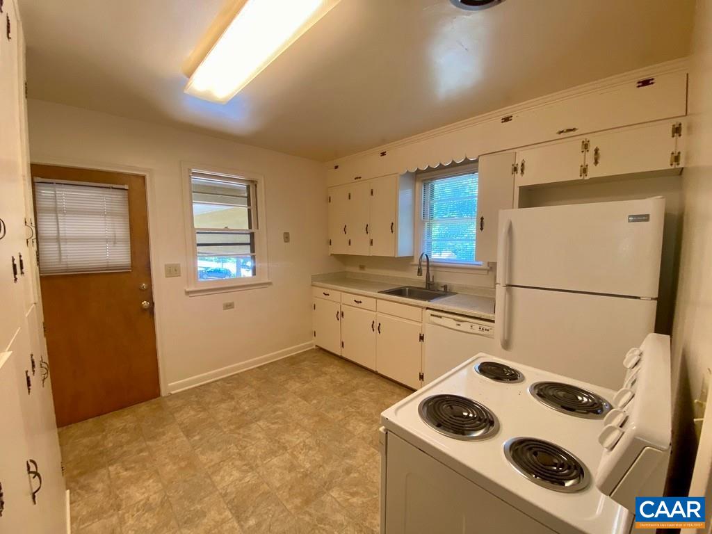 912 SAINT CHARLES AVE, CHARLOTTESVILLE, Virginia 22901, ,Residential,912 SAINT CHARLES AVE,678552 MLS # 678552
