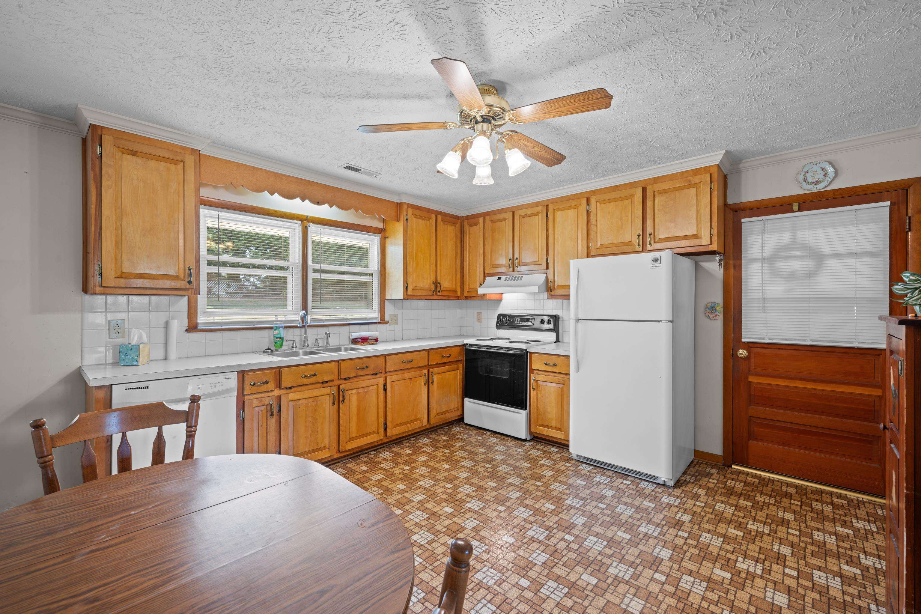 15 YORK AVE, STUARTS DRAFT, Virginia 24477, 3 Bedrooms Bedrooms, ,3 BathroomsBathrooms,Residential,15 YORK AVE,678557 MLS # 678557 15 YORK AVE, STUARTS DRAFT, Virginia 24477, 3 Bedrooms Bedrooms, ,3 BathroomsBathrooms,Residential,15 YORK AVE,678557 MLS # 678557