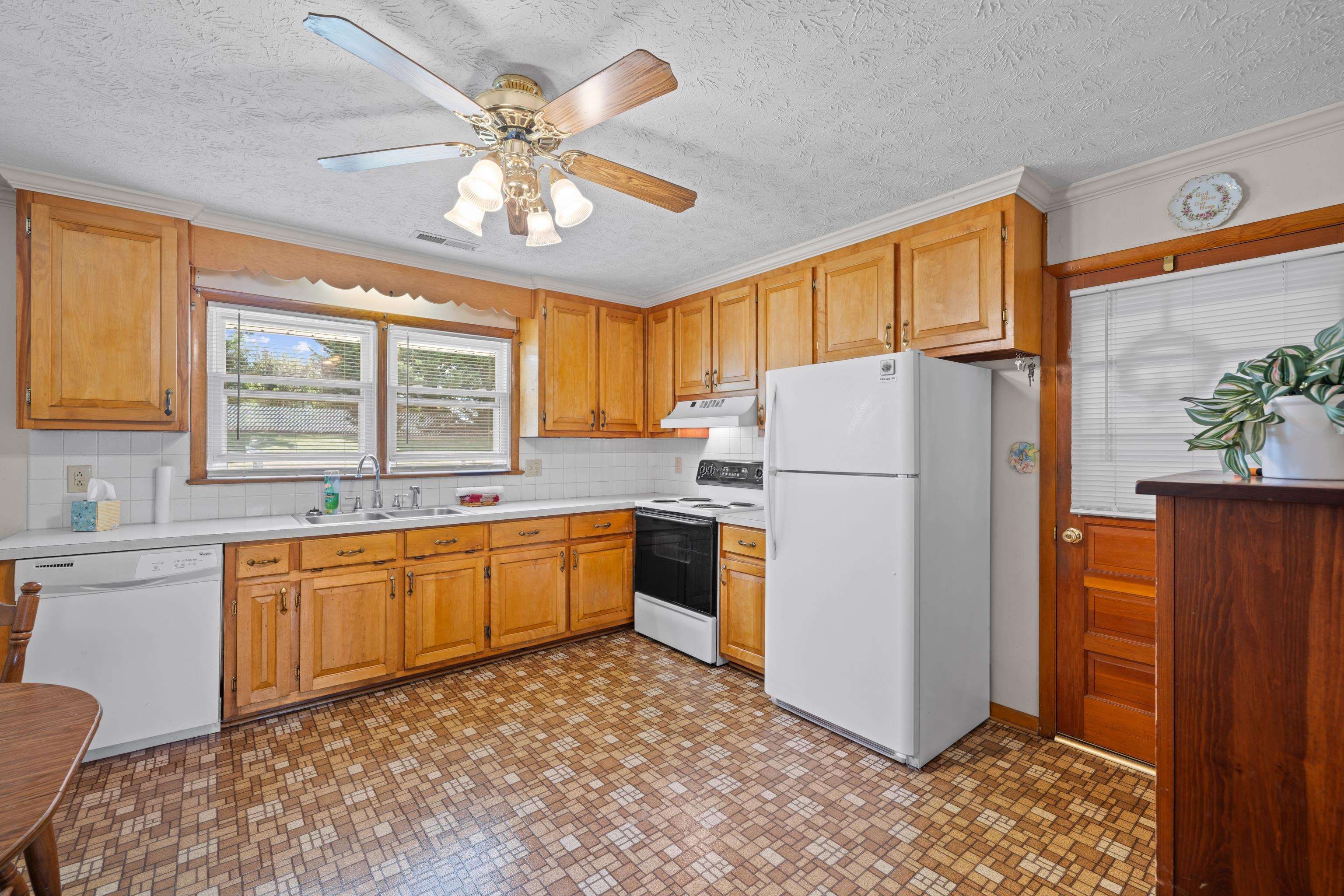 15 YORK AVE, STUARTS DRAFT, Virginia 24477, 3 Bedrooms Bedrooms, ,3 BathroomsBathrooms,Residential,15 YORK AVE,678557 MLS # 678557 15 YORK AVE, STUARTS DRAFT, Virginia 24477, 3 Bedrooms Bedrooms, ,3 BathroomsBathrooms,Residential,15 YORK AVE,678557 MLS # 678557