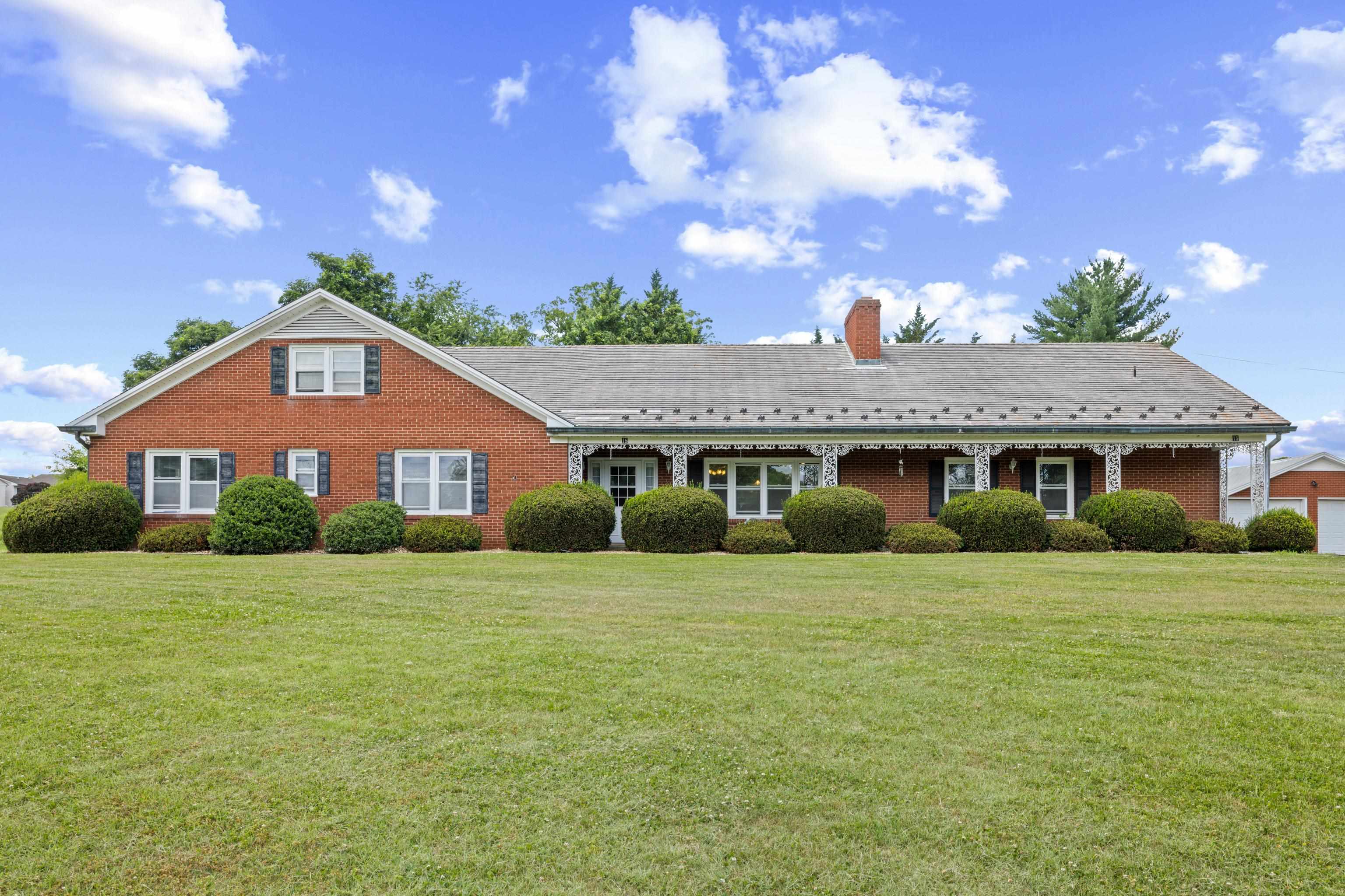 15 YORK AVE, STUARTS DRAFT, Virginia 24477, 3 Bedrooms Bedrooms, ,3 BathroomsBathrooms,Residential,15 YORK AVE,678557 MLS # 678557 15 YORK AVE, STUARTS DRAFT, Virginia 24477, 3 Bedrooms Bedrooms, ,3 BathroomsBathrooms,Residential,15 YORK AVE,678557 MLS # 678557