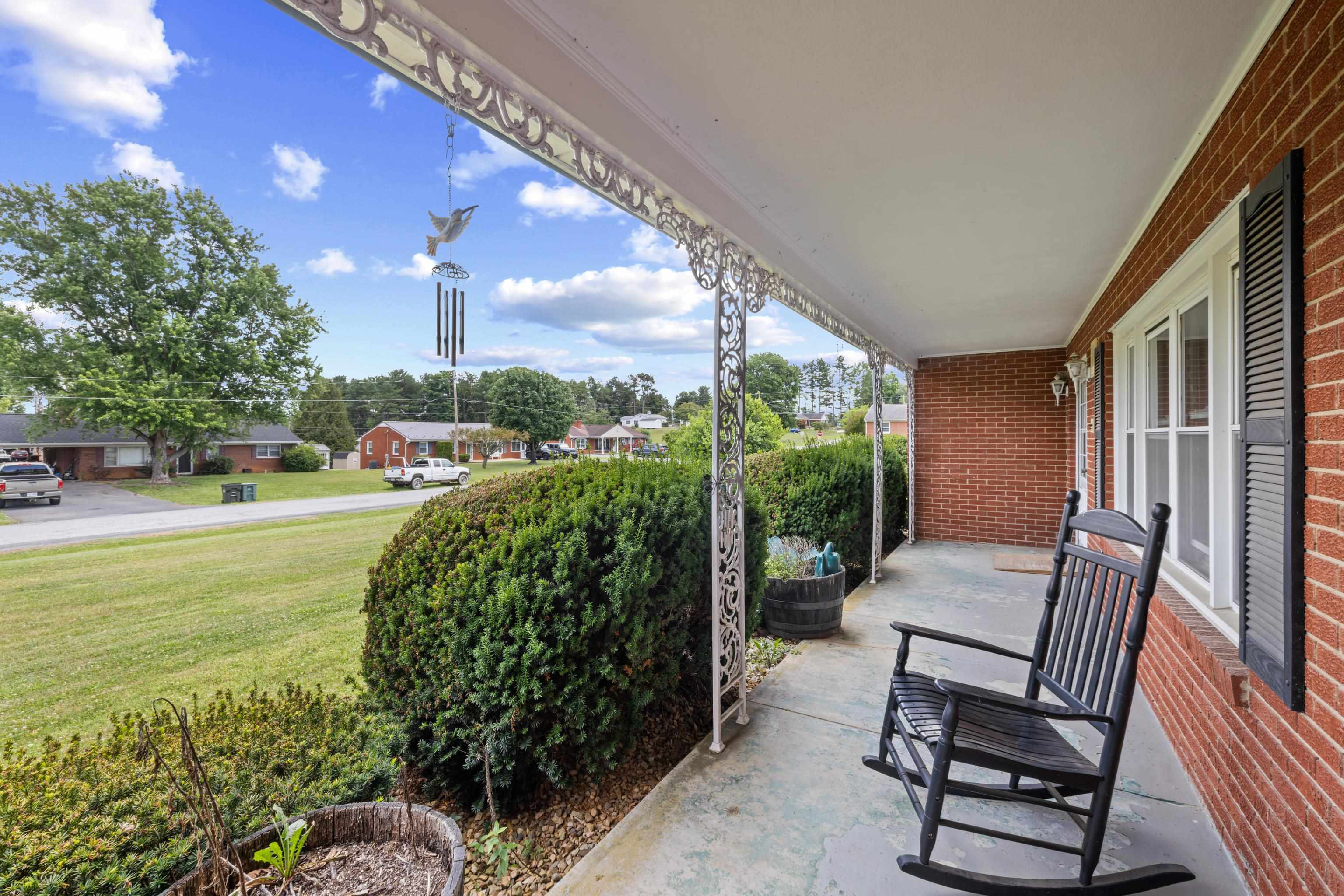 15 YORK AVE, STUARTS DRAFT, Virginia 24477, 3 Bedrooms Bedrooms, ,3 BathroomsBathrooms,Residential,15 YORK AVE,678557 MLS # 678557 15 YORK AVE, STUARTS DRAFT, Virginia 24477, 3 Bedrooms Bedrooms, ,3 BathroomsBathrooms,Residential,15 YORK AVE,678557 MLS # 678557
