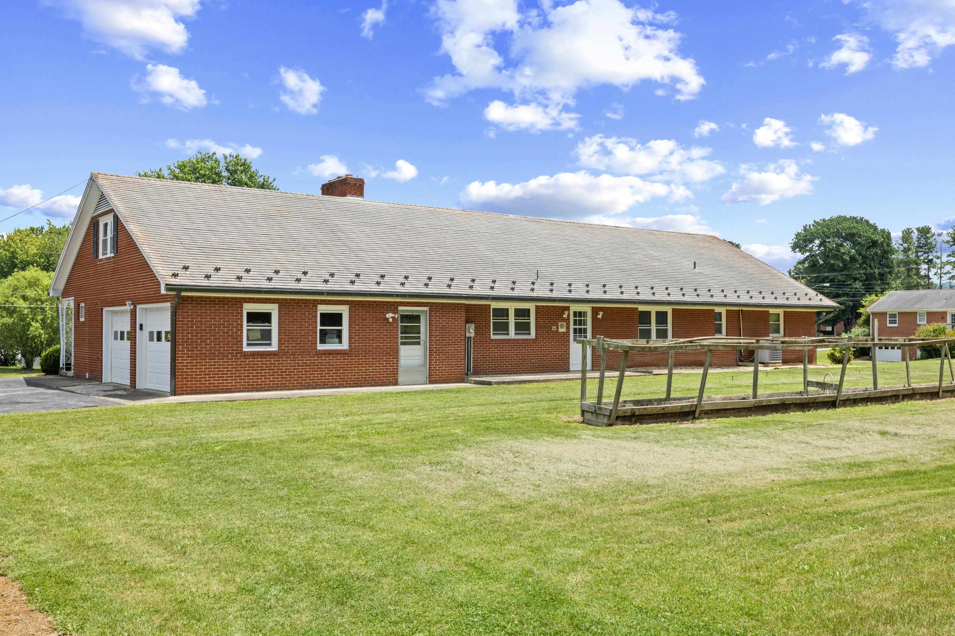 15 YORK AVE, STUARTS DRAFT, Virginia 24477, 3 Bedrooms Bedrooms, ,3 BathroomsBathrooms,Residential,15 YORK AVE,678557 MLS # 678557 15 YORK AVE, STUARTS DRAFT, Virginia 24477, 3 Bedrooms Bedrooms, ,3 BathroomsBathrooms,Residential,15 YORK AVE,678557 MLS # 678557