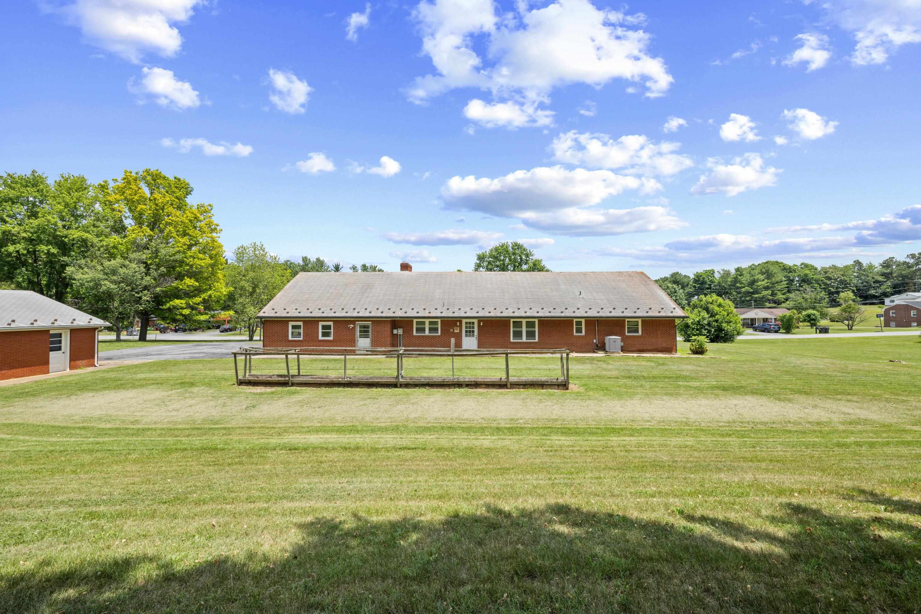 15 YORK AVE, STUARTS DRAFT, Virginia 24477, 3 Bedrooms Bedrooms, ,3 BathroomsBathrooms,Residential,15 YORK AVE,678557 MLS # 678557 15 YORK AVE, STUARTS DRAFT, Virginia 24477, 3 Bedrooms Bedrooms, ,3 BathroomsBathrooms,Residential,15 YORK AVE,678557 MLS # 678557
