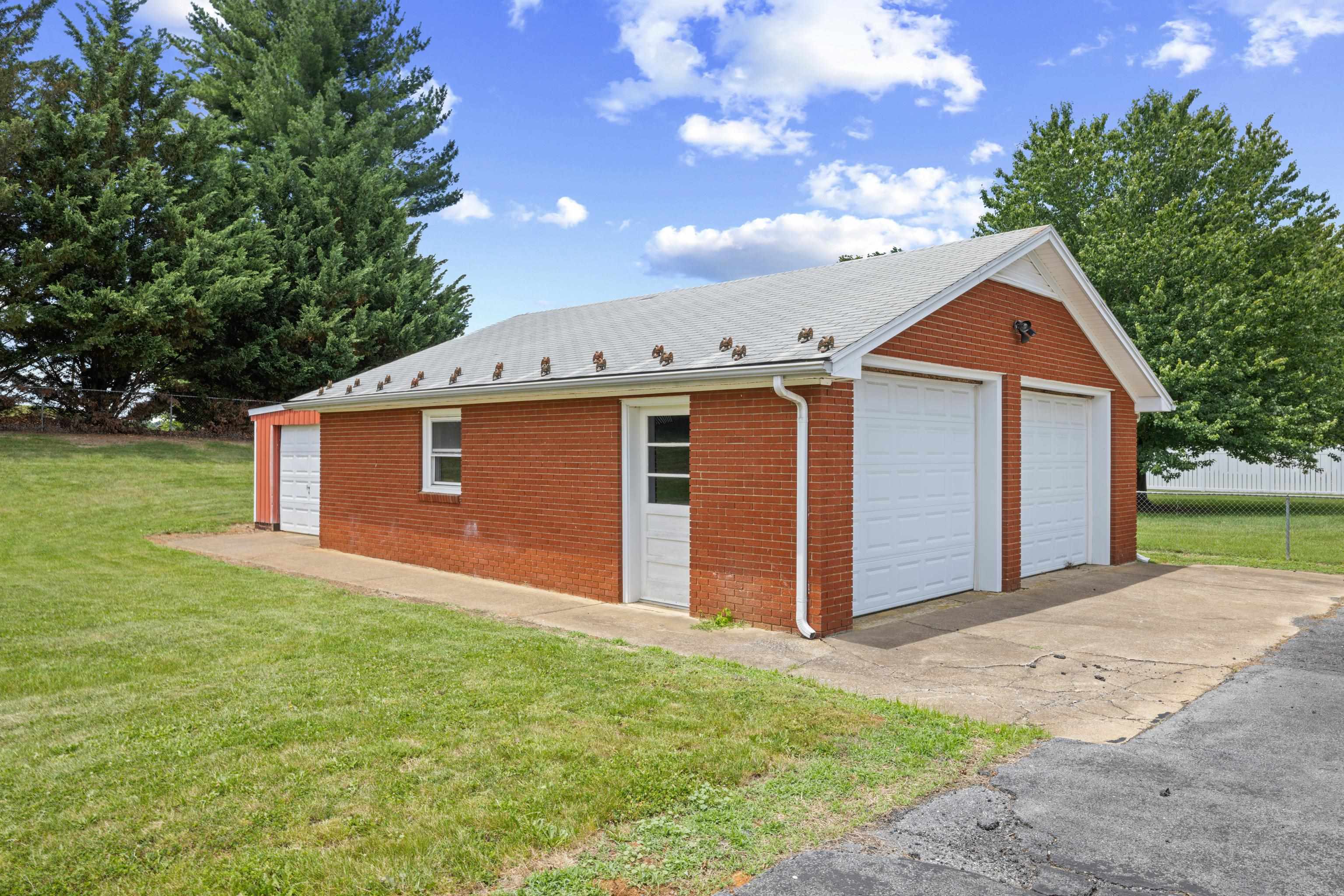 15 YORK AVE, STUARTS DRAFT, Virginia 24477, 3 Bedrooms Bedrooms, ,3 BathroomsBathrooms,Residential,15 YORK AVE,678557 MLS # 678557 15 YORK AVE, STUARTS DRAFT, Virginia 24477, 3 Bedrooms Bedrooms, ,3 BathroomsBathrooms,Residential,15 YORK AVE,678557 MLS # 678557