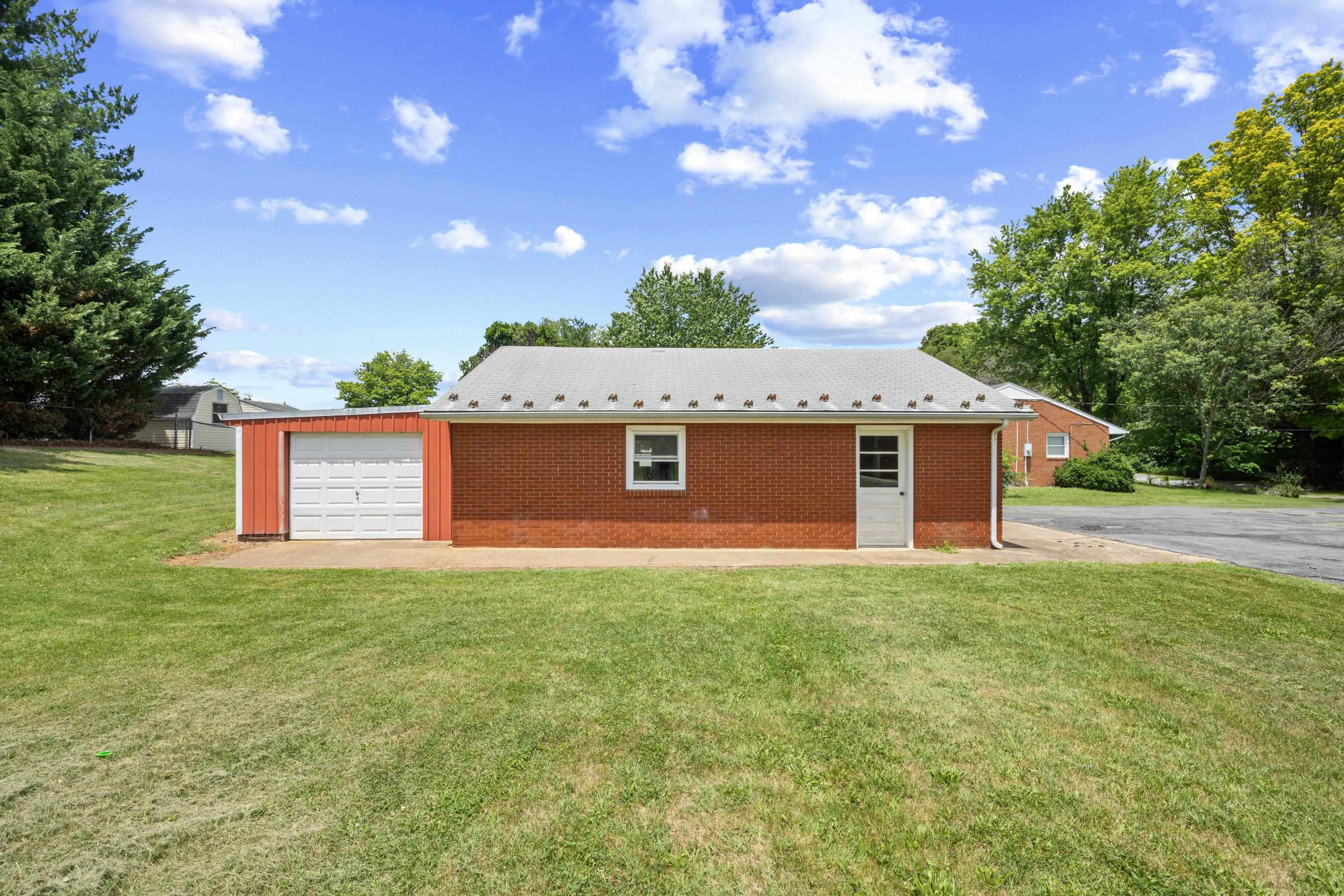 15 YORK AVE, STUARTS DRAFT, Virginia 24477, 3 Bedrooms Bedrooms, ,3 BathroomsBathrooms,Residential,15 YORK AVE,678557 MLS # 678557 15 YORK AVE, STUARTS DRAFT, Virginia 24477, 3 Bedrooms Bedrooms, ,3 BathroomsBathrooms,Residential,15 YORK AVE,678557 MLS # 678557