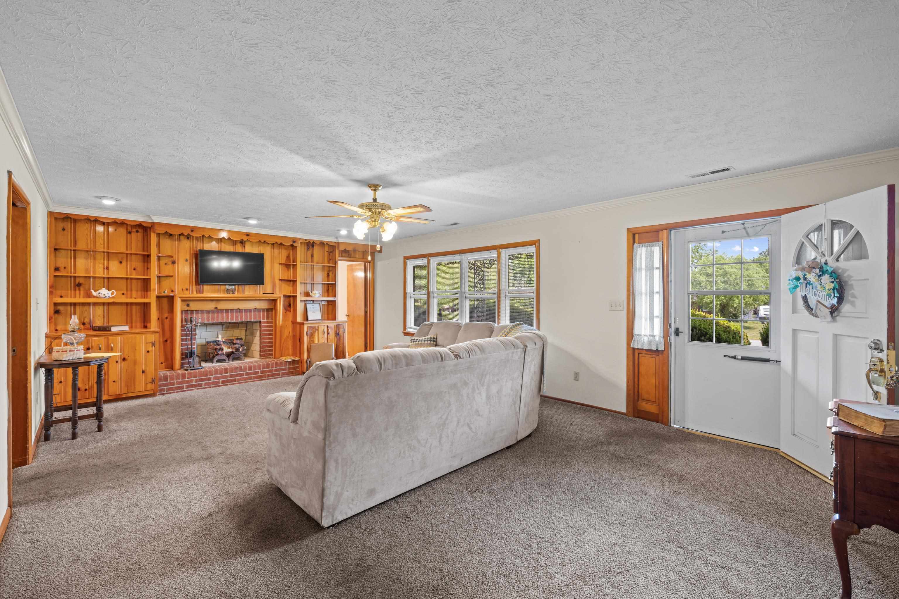 15 YORK AVE, STUARTS DRAFT, Virginia 24477, 3 Bedrooms Bedrooms, ,3 BathroomsBathrooms,Residential,15 YORK AVE,678557 MLS # 678557 15 YORK AVE, STUARTS DRAFT, Virginia 24477, 3 Bedrooms Bedrooms, ,3 BathroomsBathrooms,Residential,15 YORK AVE,678557 MLS # 678557