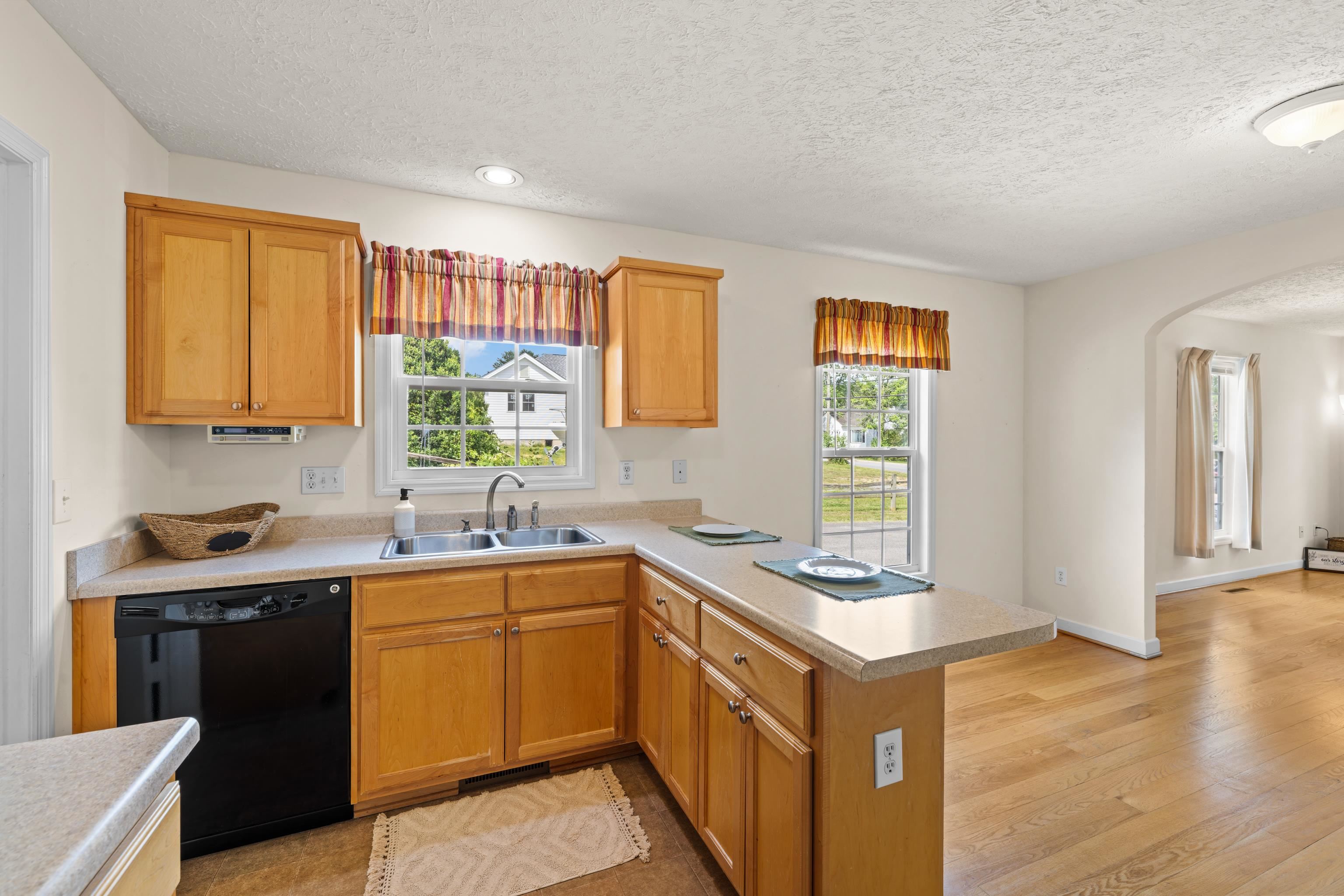 210 WALKER ST, LEXINGTON, Virginia 24450, 3 Bedrooms Bedrooms, ,2 BathroomsBathrooms,Residential,210 WALKER ST,678568 MLS # 678568 210 WALKER ST, LEXINGTON, Virginia 24450, 3 Bedrooms Bedrooms, ,2 BathroomsBathrooms,Residential,210 WALKER ST,678568 MLS # 678568
