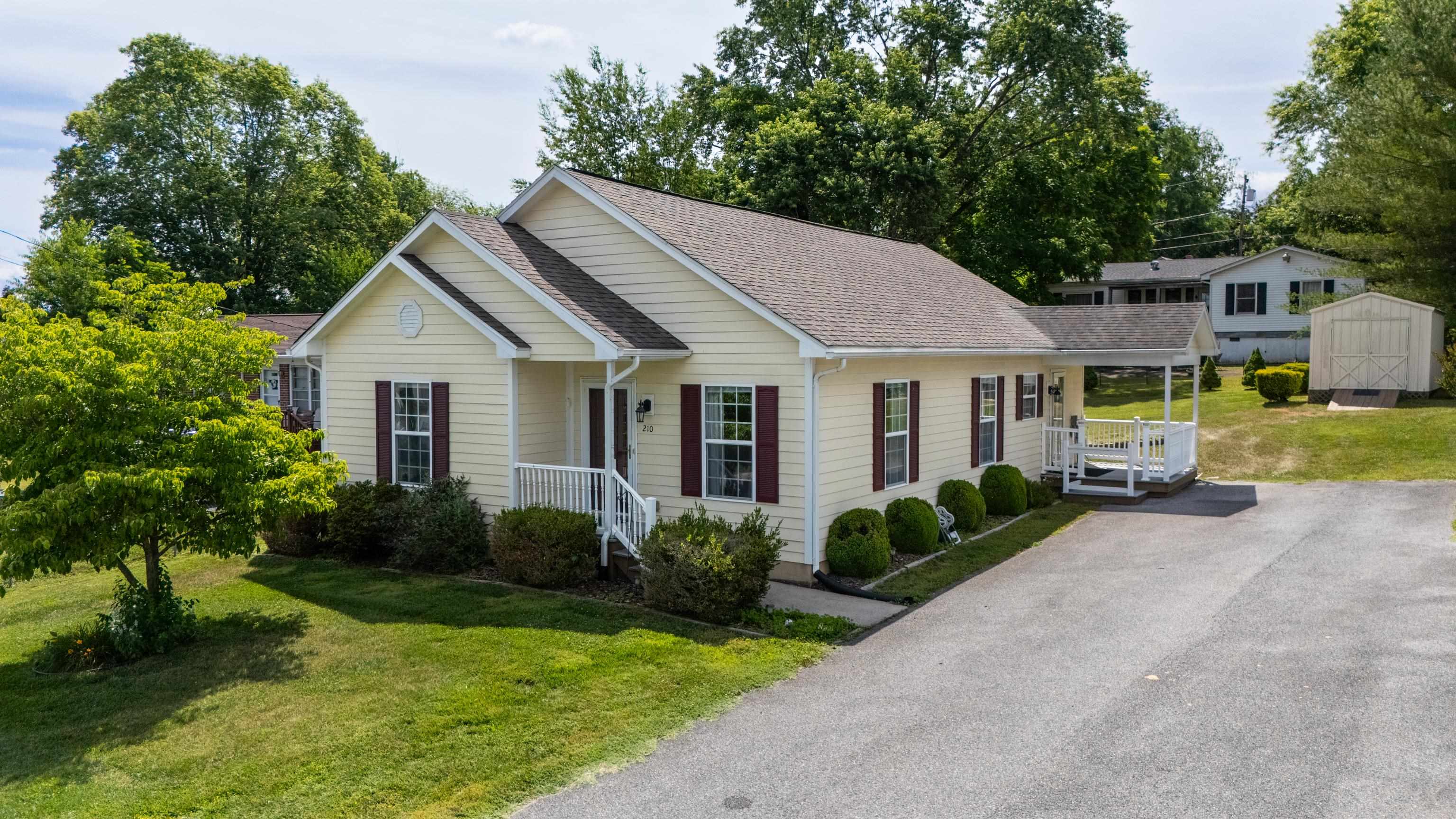 210 WALKER ST, LEXINGTON, Virginia 24450, 3 Bedrooms Bedrooms, ,2 BathroomsBathrooms,Residential,210 WALKER ST,678568 MLS # 678568 210 WALKER ST, LEXINGTON, Virginia 24450, 3 Bedrooms Bedrooms, ,2 BathroomsBathrooms,Residential,210 WALKER ST,678568 MLS # 678568