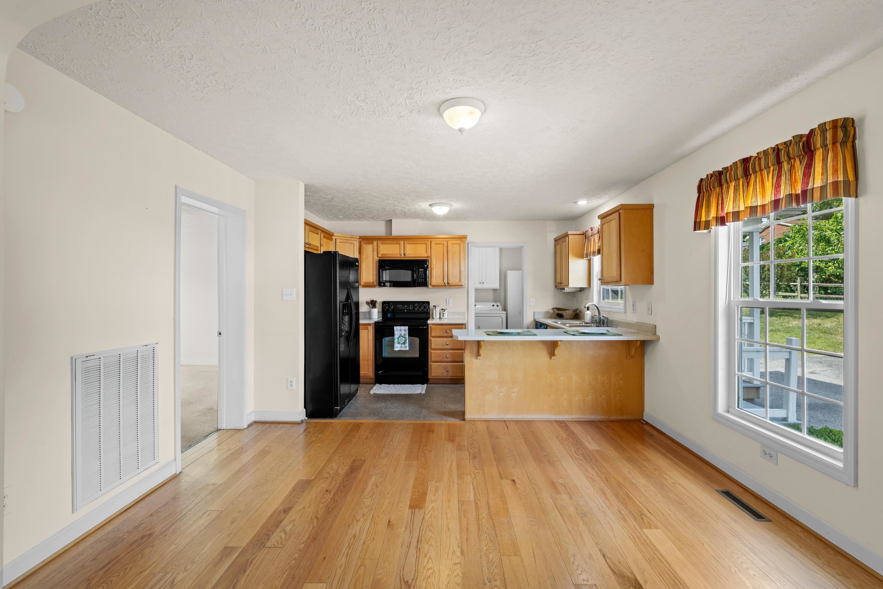 210 WALKER ST, LEXINGTON, Virginia 24450, 3 Bedrooms Bedrooms, ,2 BathroomsBathrooms,Residential,210 WALKER ST,678568 MLS # 678568 210 WALKER ST, LEXINGTON, Virginia 24450, 3 Bedrooms Bedrooms, ,2 BathroomsBathrooms,Residential,210 WALKER ST,678568 MLS # 678568