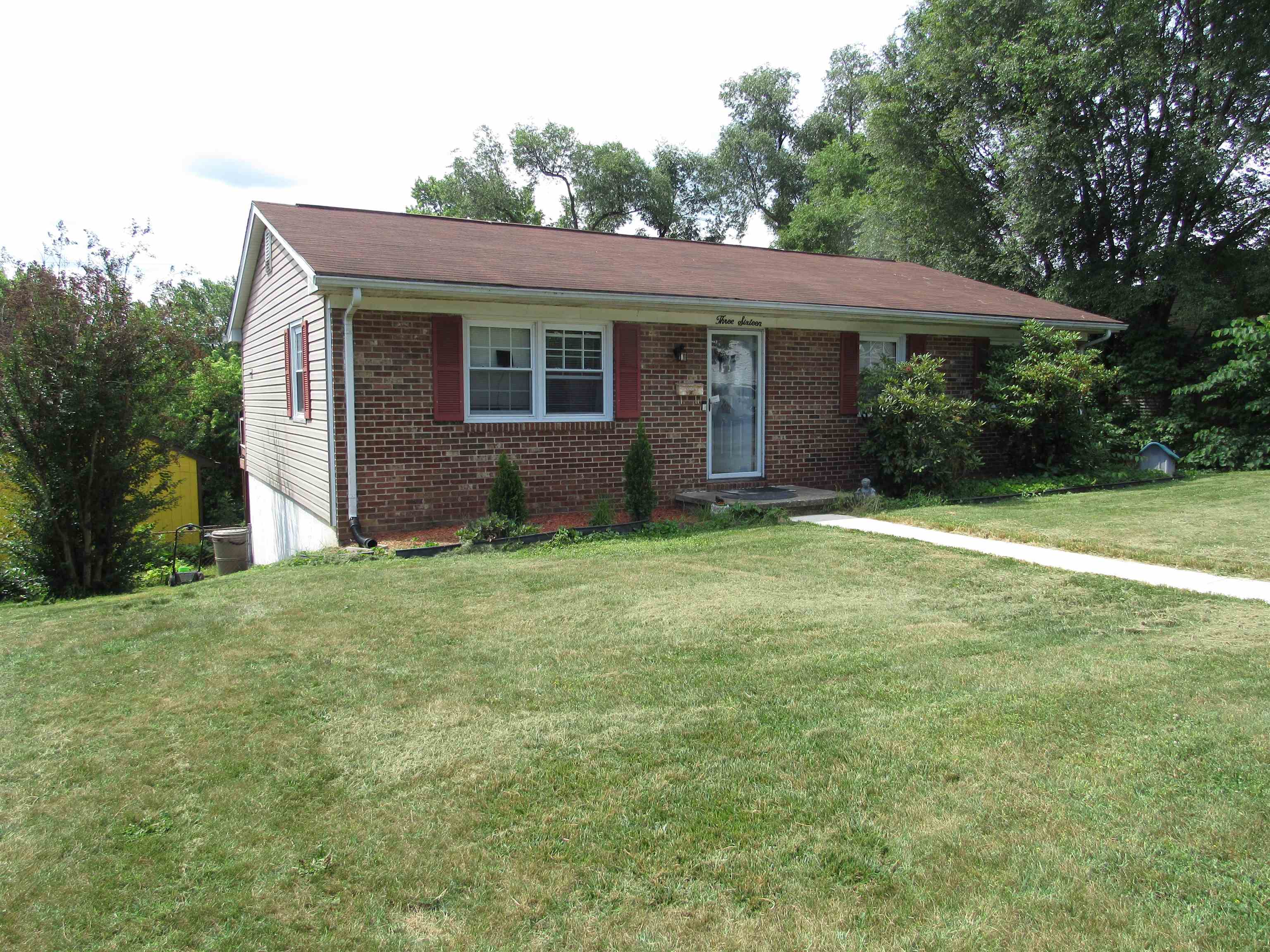 316 SPRUCE ST, WAYNESBORO, Virginia 22980, 4 Bedrooms Bedrooms, ,3 BathroomsBathrooms,Residential,316 SPRUCE ST,678577 MLS # 678577 316 SPRUCE ST, WAYNESBORO, Virginia 22980, 4 Bedrooms Bedrooms, ,3 BathroomsBathrooms,Residential,316 SPRUCE ST,678577 MLS # 678577