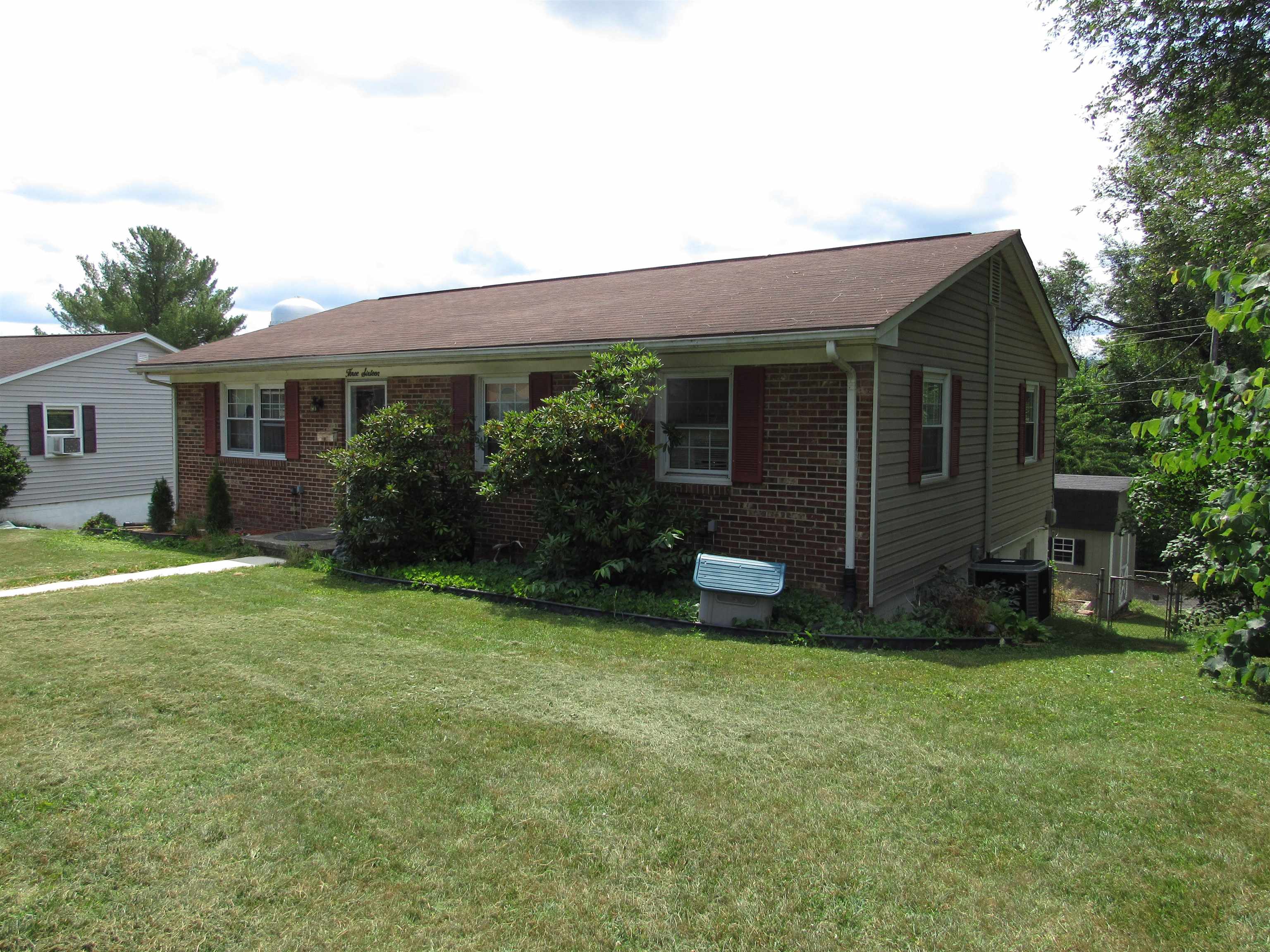 316 SPRUCE ST, WAYNESBORO, Virginia 22980, 4 Bedrooms Bedrooms, ,3 BathroomsBathrooms,Residential,316 SPRUCE ST,678577 MLS # 678577 316 SPRUCE ST, WAYNESBORO, Virginia 22980, 4 Bedrooms Bedrooms, ,3 BathroomsBathrooms,Residential,316 SPRUCE ST,678577 MLS # 678577