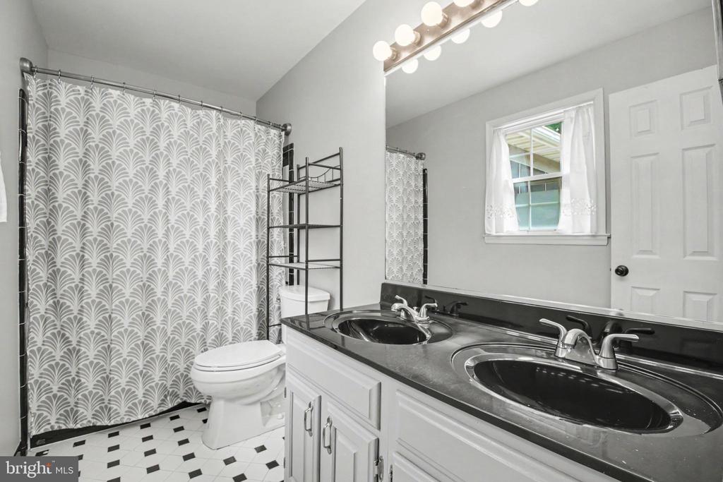 11700 WOODLAND VIEW DR, FREDERICKSBURG, Virginia 22407, 4 Bedrooms Bedrooms, ,2 BathroomsBathrooms,Residential,11700 WOODLAND VIEW DR,VASP2042682 MLS # VASP2042682