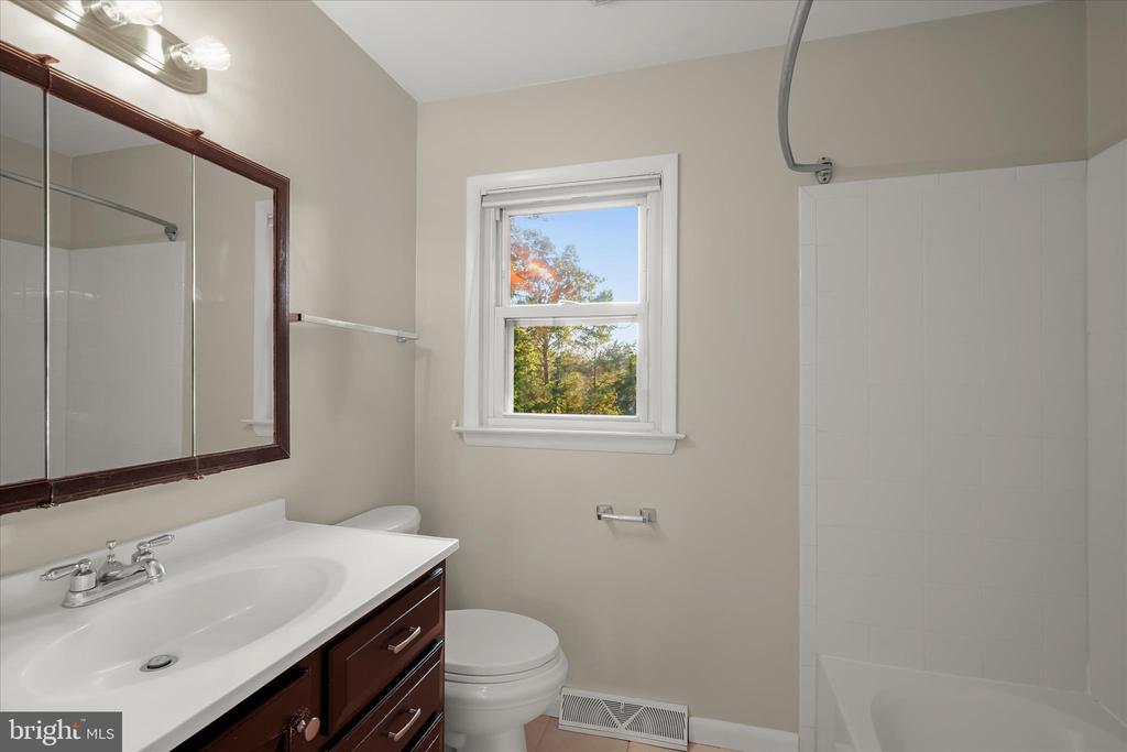 8056 GREENWICH RD, CATLETT, Virginia 20119, 3 Bedrooms Bedrooms, ,2 BathroomsBathrooms,Residential,8056 GREENWICH RD,VAFQ2022642 MLS # VAFQ2022642 8056 GREENWICH RD, CATLETT, Virginia 20119, 3 Bedrooms Bedrooms, ,2 BathroomsBathrooms,Residential,8056 GREENWICH RD,VAFQ2022642 MLS # VAFQ2022642