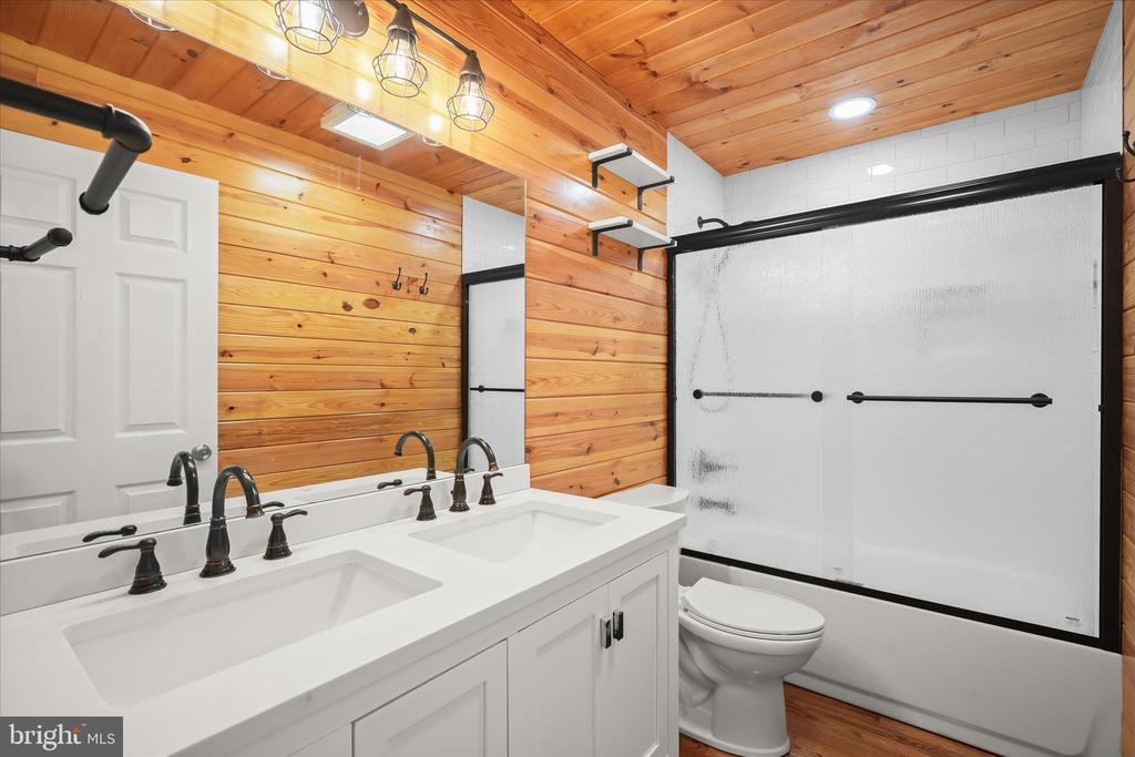 8056 GREENWICH RD, CATLETT, Virginia 20119, 3 Bedrooms Bedrooms, ,2 BathroomsBathrooms,Residential,8056 GREENWICH RD,VAFQ2022642 MLS # VAFQ2022642 8056 GREENWICH RD, CATLETT, Virginia 20119, 3 Bedrooms Bedrooms, ,2 BathroomsBathrooms,Residential,8056 GREENWICH RD,VAFQ2022642 MLS # VAFQ2022642