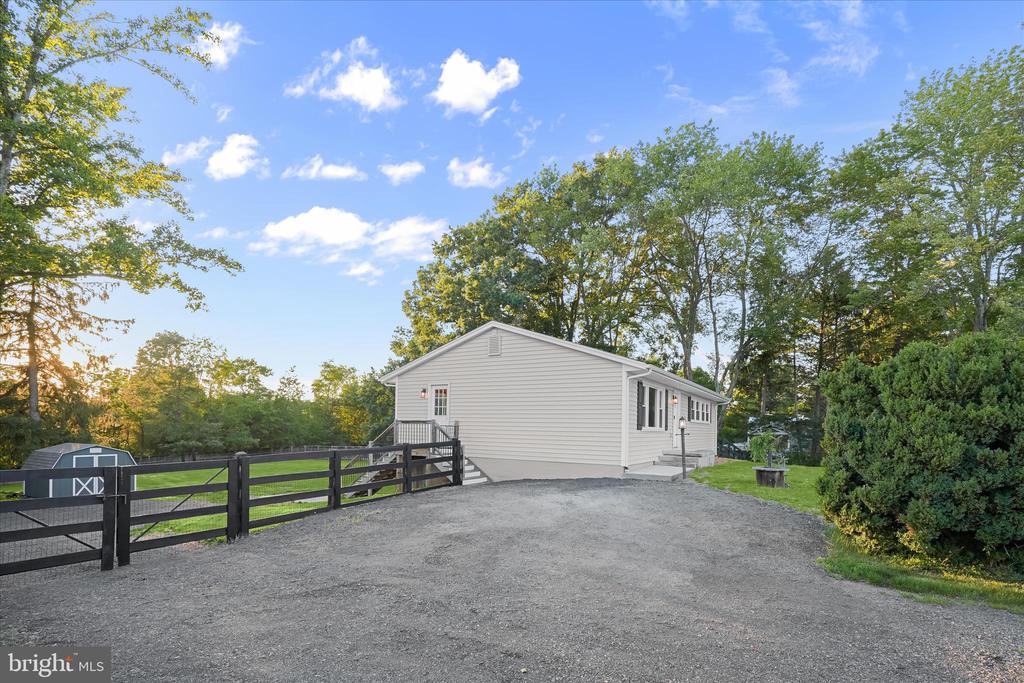 8056 GREENWICH RD, CATLETT, Virginia 20119, 3 Bedrooms Bedrooms, ,2 BathroomsBathrooms,Residential,8056 GREENWICH RD,VAFQ2022642 MLS # VAFQ2022642 8056 GREENWICH RD, CATLETT, Virginia 20119, 3 Bedrooms Bedrooms, ,2 BathroomsBathrooms,Residential,8056 GREENWICH RD,VAFQ2022642 MLS # VAFQ2022642