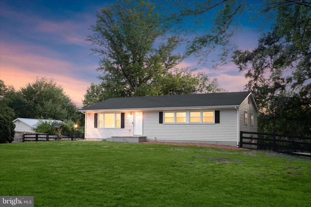 8056 GREENWICH RD, CATLETT, Virginia 20119, 3 Bedrooms Bedrooms, ,2 BathroomsBathrooms,Residential,8056 GREENWICH RD,VAFQ2022642 MLS # VAFQ2022642 8056 GREENWICH RD, CATLETT, Virginia 20119, 3 Bedrooms Bedrooms, ,2 BathroomsBathrooms,Residential,8056 GREENWICH RD,VAFQ2022642 MLS # VAFQ2022642