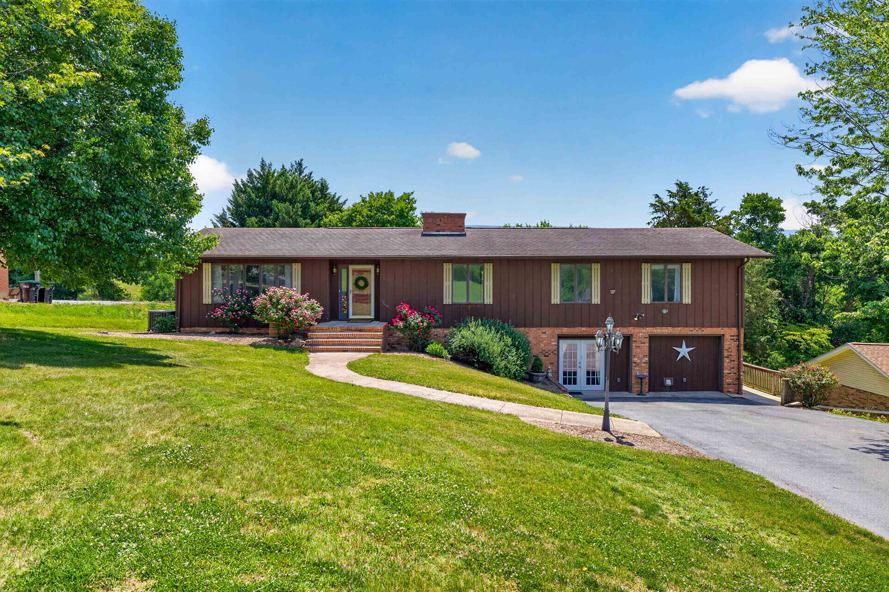 9510 SHENANDOAH DR, NEW MARKET, Virginia 22844, 5 Bedrooms Bedrooms, ,3 BathroomsBathrooms,Residential,9510 SHENANDOAH DR,678342 MLS # 678342