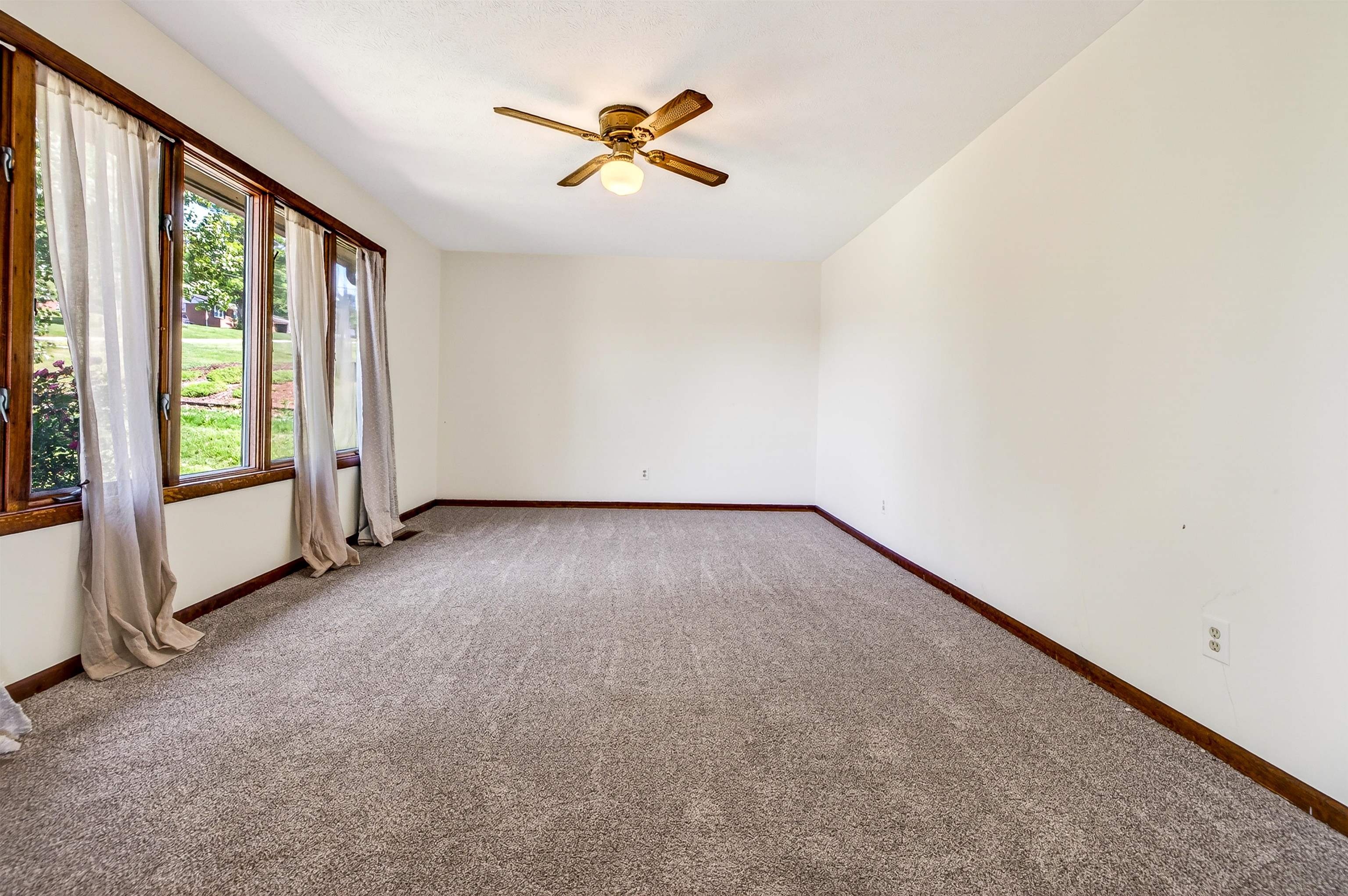 9510 SHENANDOAH DR, NEW MARKET, Virginia 22844, 5 Bedrooms Bedrooms, ,3 BathroomsBathrooms,Residential,9510 SHENANDOAH DR,678342 MLS # 678342 9510 SHENANDOAH DR, NEW MARKET, Virginia 22844, 5 Bedrooms Bedrooms, ,3 BathroomsBathrooms,Residential,9510 SHENANDOAH DR,678342 MLS # 678342