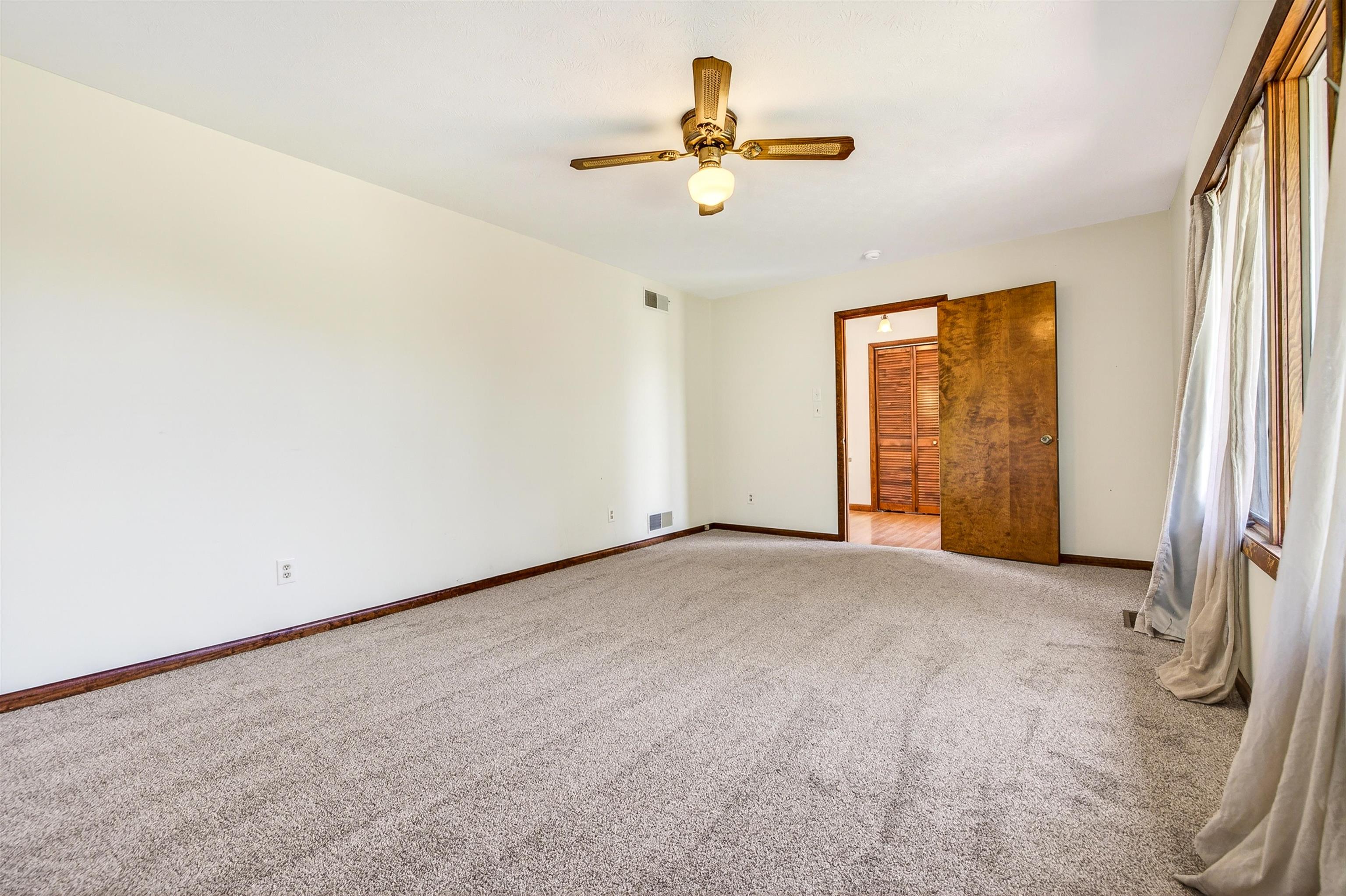9510 SHENANDOAH DR, NEW MARKET, Virginia 22844, 5 Bedrooms Bedrooms, ,3 BathroomsBathrooms,Residential,9510 SHENANDOAH DR,678342 MLS # 678342 9510 SHENANDOAH DR, NEW MARKET, Virginia 22844, 5 Bedrooms Bedrooms, ,3 BathroomsBathrooms,Residential,9510 SHENANDOAH DR,678342 MLS # 678342