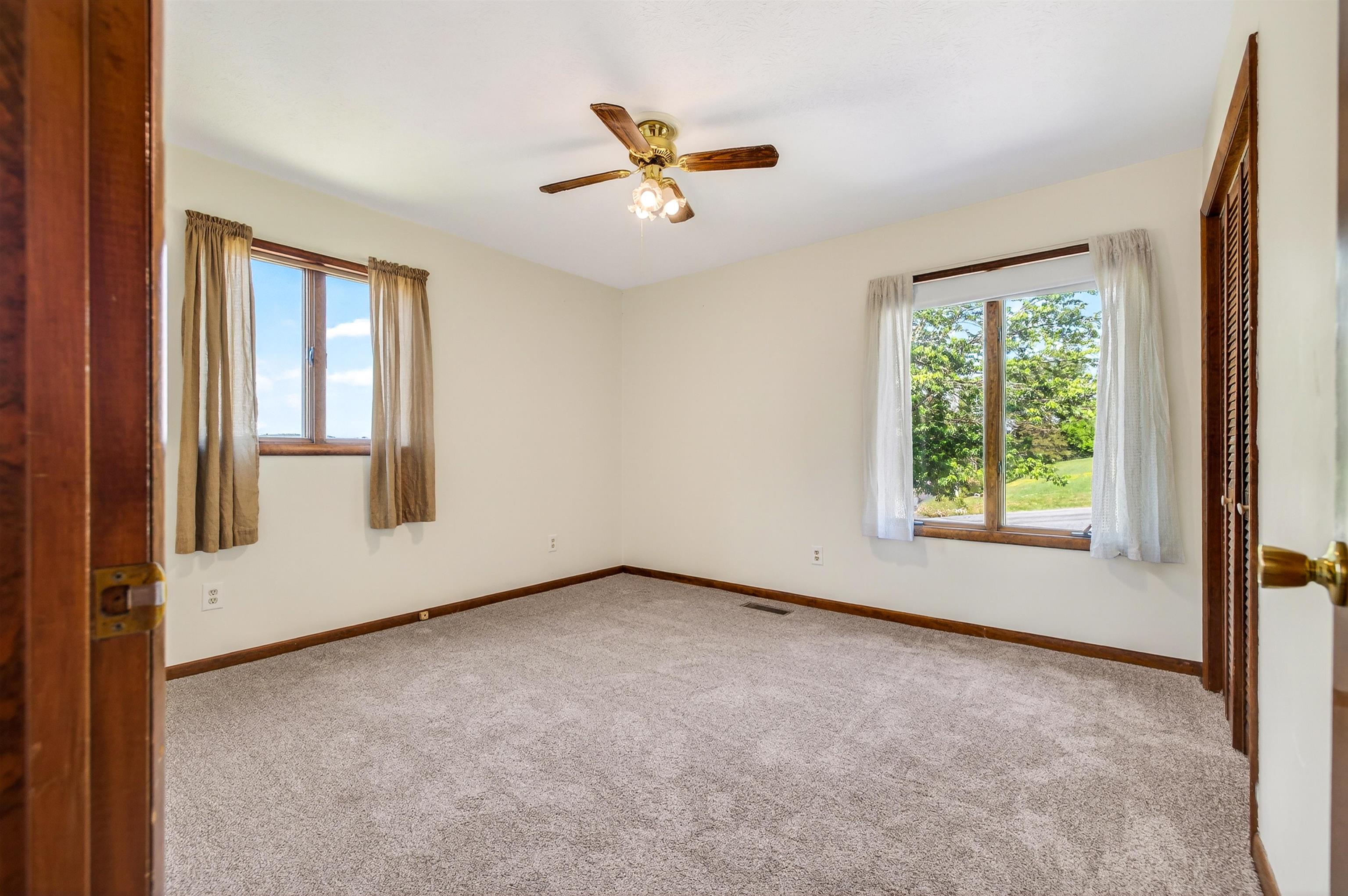 9510 SHENANDOAH DR, NEW MARKET, Virginia 22844, 5 Bedrooms Bedrooms, ,3 BathroomsBathrooms,Residential,9510 SHENANDOAH DR,678342 MLS # 678342 9510 SHENANDOAH DR, NEW MARKET, Virginia 22844, 5 Bedrooms Bedrooms, ,3 BathroomsBathrooms,Residential,9510 SHENANDOAH DR,678342 MLS # 678342