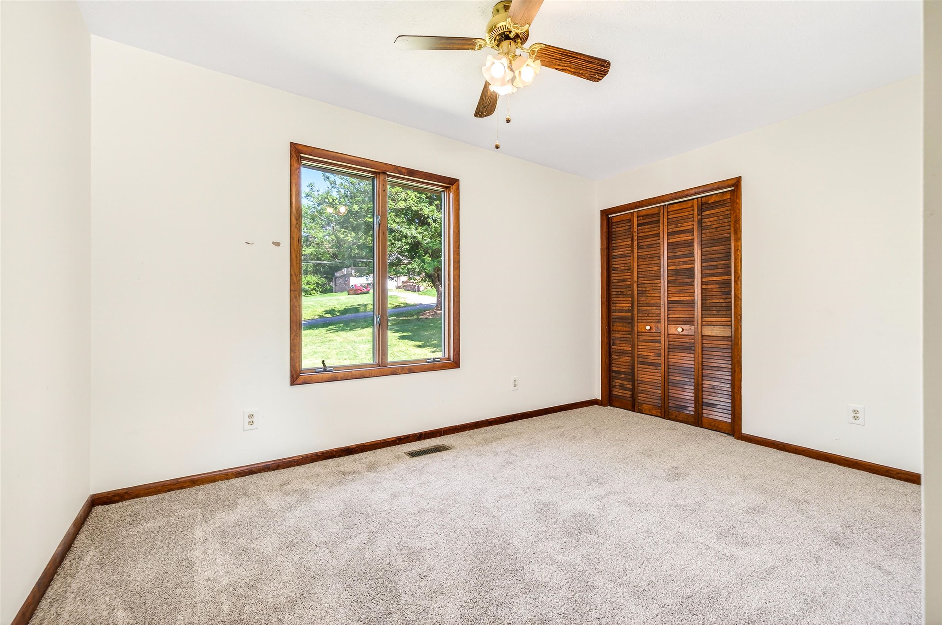 9510 SHENANDOAH DR, NEW MARKET, Virginia 22844, 5 Bedrooms Bedrooms, ,3 BathroomsBathrooms,Residential,9510 SHENANDOAH DR,678342 MLS # 678342 9510 SHENANDOAH DR, NEW MARKET, Virginia 22844, 5 Bedrooms Bedrooms, ,3 BathroomsBathrooms,Residential,9510 SHENANDOAH DR,678342 MLS # 678342