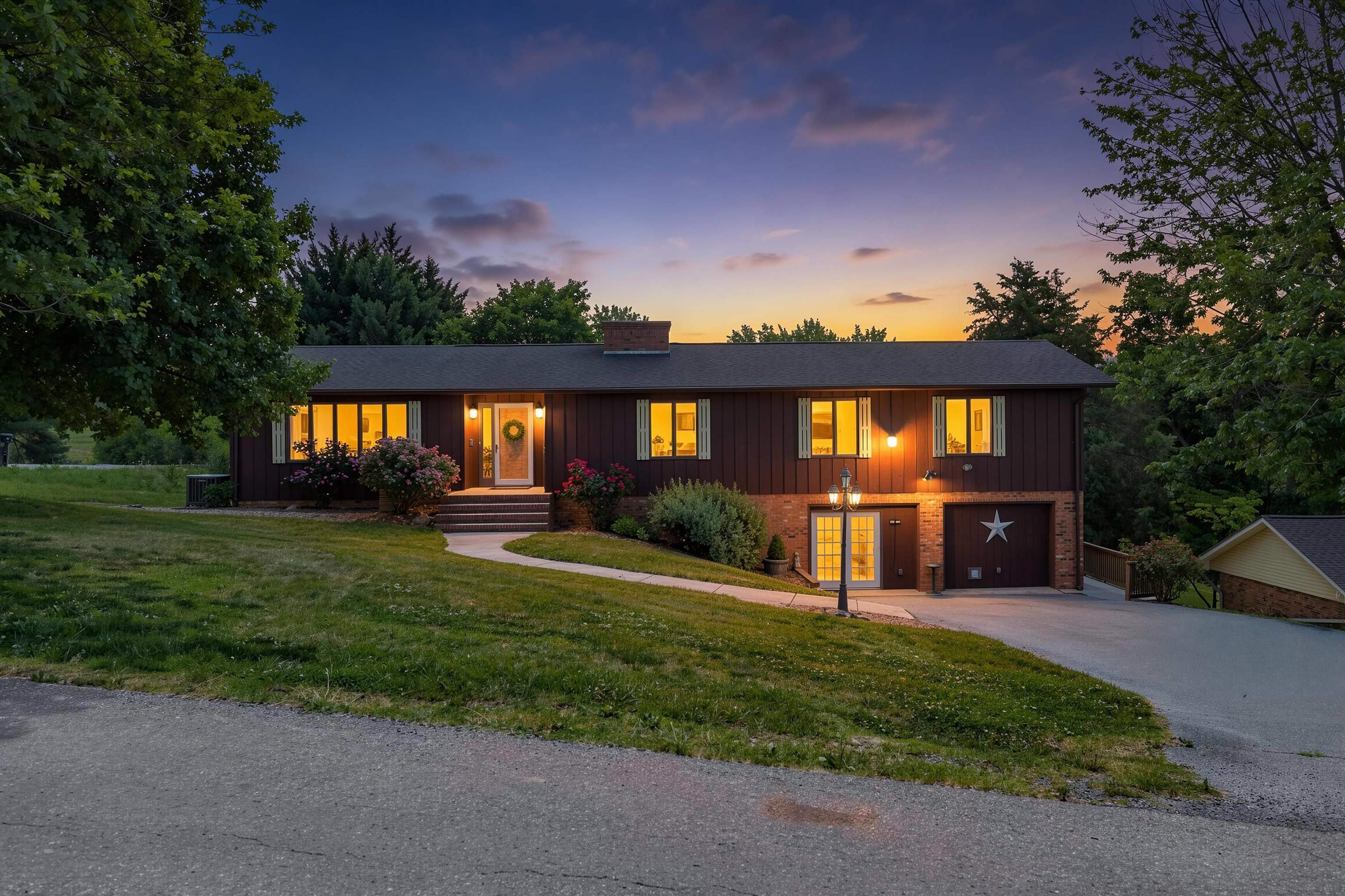 9510 SHENANDOAH DR, NEW MARKET, Virginia 22844, 5 Bedrooms Bedrooms, ,3 BathroomsBathrooms,Residential,9510 SHENANDOAH DR,678342 MLS # 678342 9510 SHENANDOAH DR, NEW MARKET, Virginia 22844, 5 Bedrooms Bedrooms, ,3 BathroomsBathrooms,Residential,9510 SHENANDOAH DR,678342 MLS # 678342