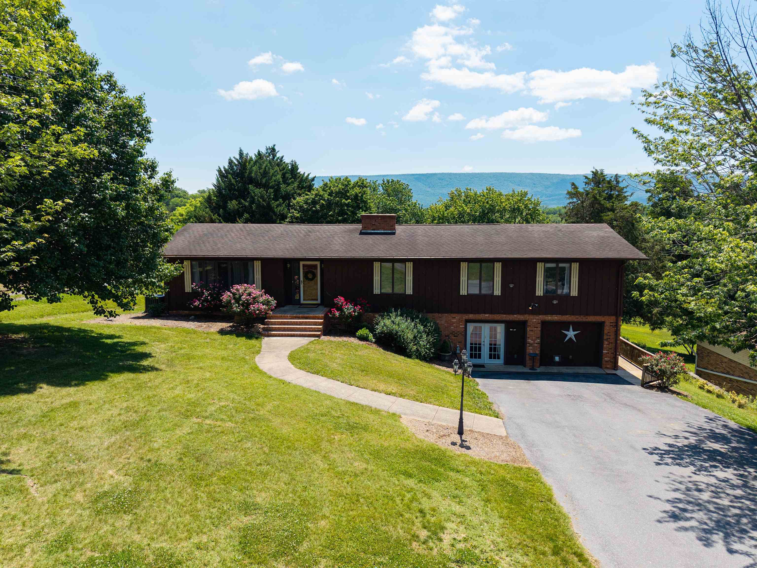 9510 SHENANDOAH DR, NEW MARKET, Virginia 22844, 5 Bedrooms Bedrooms, ,3 BathroomsBathrooms,Residential,9510 SHENANDOAH DR,678342 MLS # 678342 9510 SHENANDOAH DR, NEW MARKET, Virginia 22844, 5 Bedrooms Bedrooms, ,3 BathroomsBathrooms,Residential,9510 SHENANDOAH DR,678342 MLS # 678342