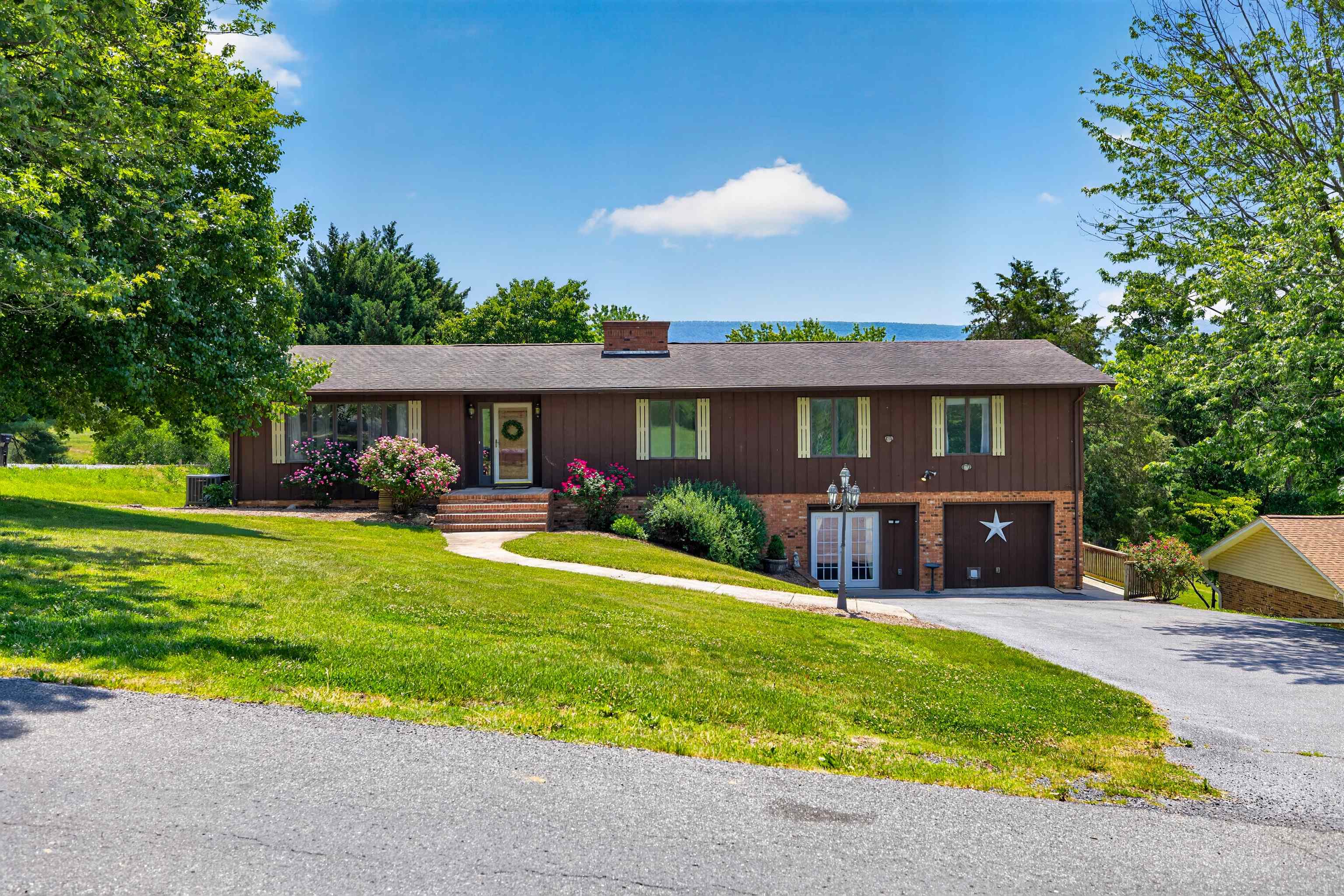 9510 SHENANDOAH DR, NEW MARKET, Virginia 22844, 5 Bedrooms Bedrooms, ,3 BathroomsBathrooms,Residential,9510 SHENANDOAH DR,678342 MLS # 678342 9510 SHENANDOAH DR, NEW MARKET, Virginia 22844, 5 Bedrooms Bedrooms, ,3 BathroomsBathrooms,Residential,9510 SHENANDOAH DR,678342 MLS # 678342