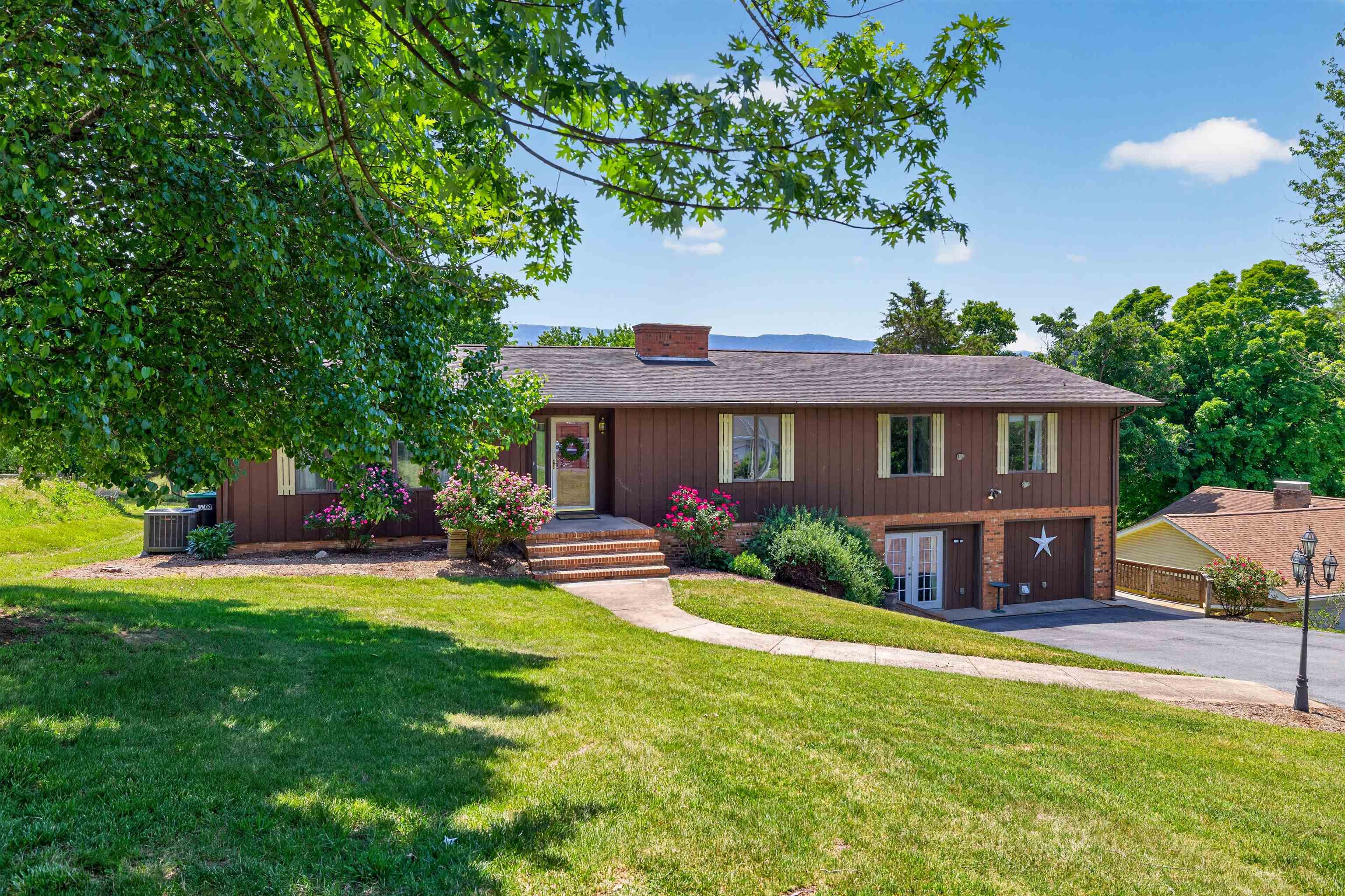 9510 SHENANDOAH DR, NEW MARKET, Virginia 22844, 5 Bedrooms Bedrooms, ,3 BathroomsBathrooms,Residential,9510 SHENANDOAH DR,678342 MLS # 678342 9510 SHENANDOAH DR, NEW MARKET, Virginia 22844, 5 Bedrooms Bedrooms, ,3 BathroomsBathrooms,Residential,9510 SHENANDOAH DR,678342 MLS # 678342