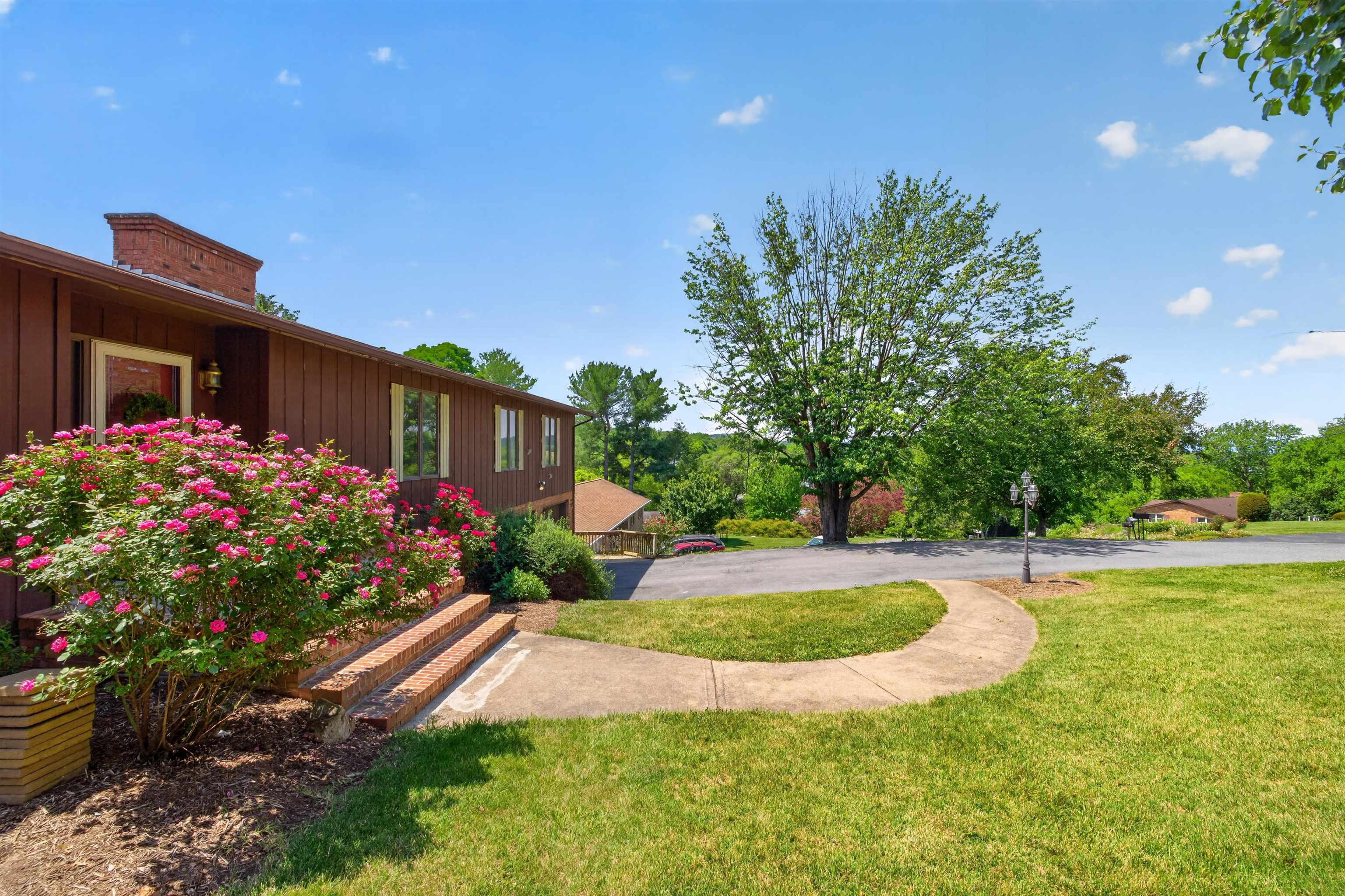 9510 SHENANDOAH DR, NEW MARKET, Virginia 22844, 5 Bedrooms Bedrooms, ,3 BathroomsBathrooms,Residential,9510 SHENANDOAH DR,678342 MLS # 678342 9510 SHENANDOAH DR, NEW MARKET, Virginia 22844, 5 Bedrooms Bedrooms, ,3 BathroomsBathrooms,Residential,9510 SHENANDOAH DR,678342 MLS # 678342