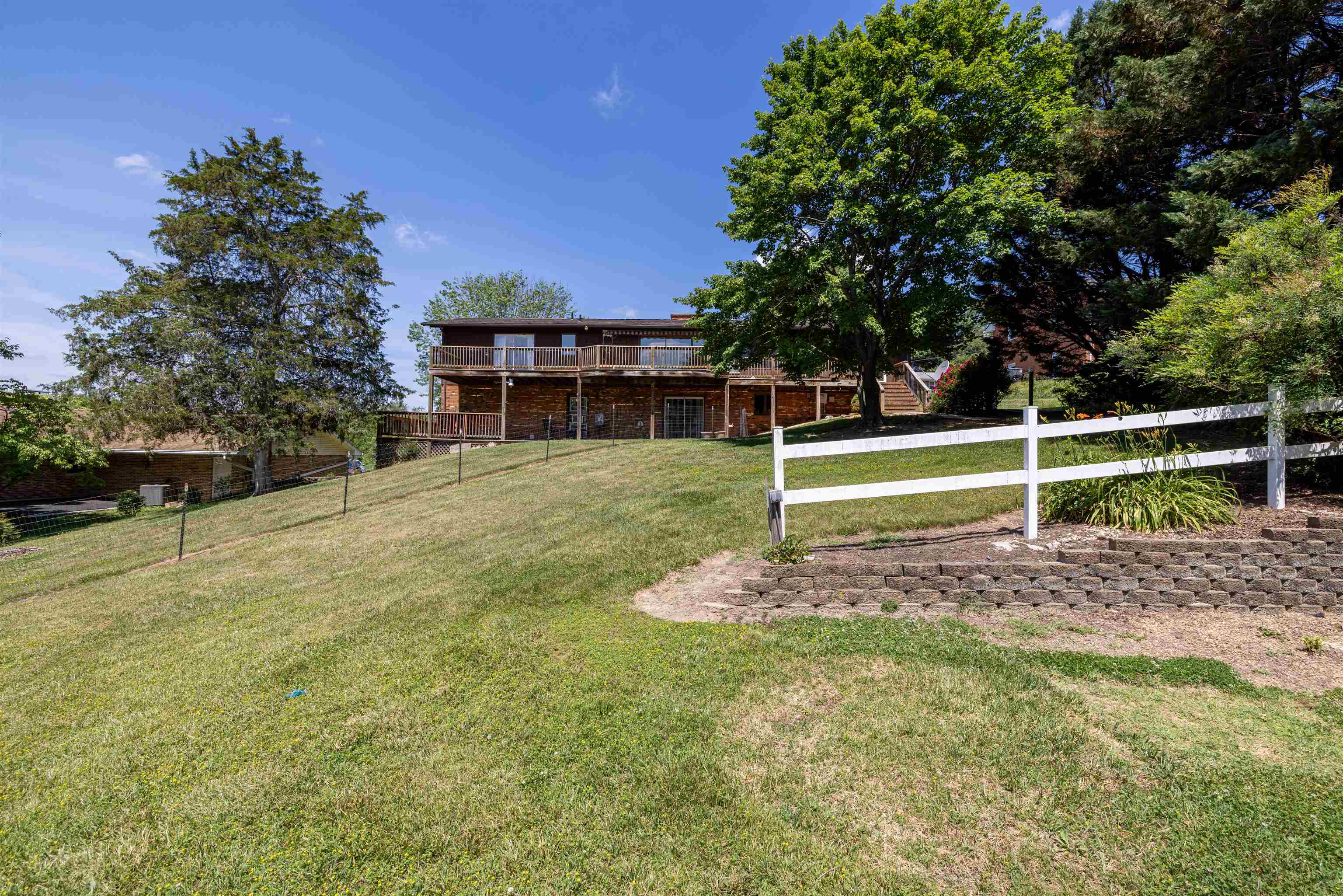 9510 SHENANDOAH DR, NEW MARKET, Virginia 22844, 5 Bedrooms Bedrooms, ,3 BathroomsBathrooms,Residential,9510 SHENANDOAH DR,678342 MLS # 678342 9510 SHENANDOAH DR, NEW MARKET, Virginia 22844, 5 Bedrooms Bedrooms, ,3 BathroomsBathrooms,Residential,9510 SHENANDOAH DR,678342 MLS # 678342