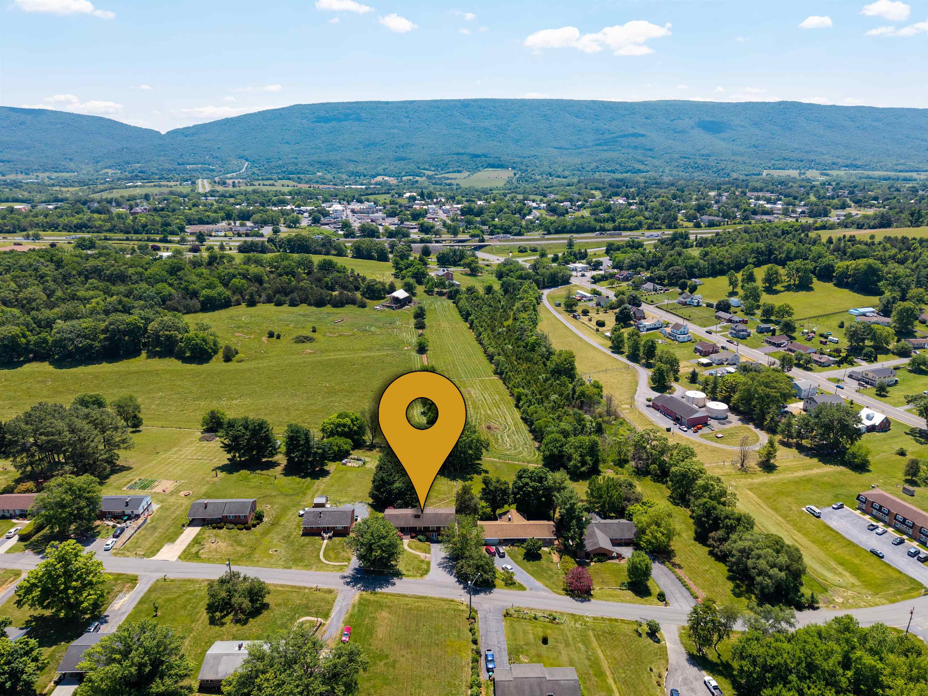 9510 SHENANDOAH DR, NEW MARKET, Virginia 22844, 5 Bedrooms Bedrooms, ,3 BathroomsBathrooms,Residential,9510 SHENANDOAH DR,678342 MLS # 678342 9510 SHENANDOAH DR, NEW MARKET, Virginia 22844, 5 Bedrooms Bedrooms, ,3 BathroomsBathrooms,Residential,9510 SHENANDOAH DR,678342 MLS # 678342
