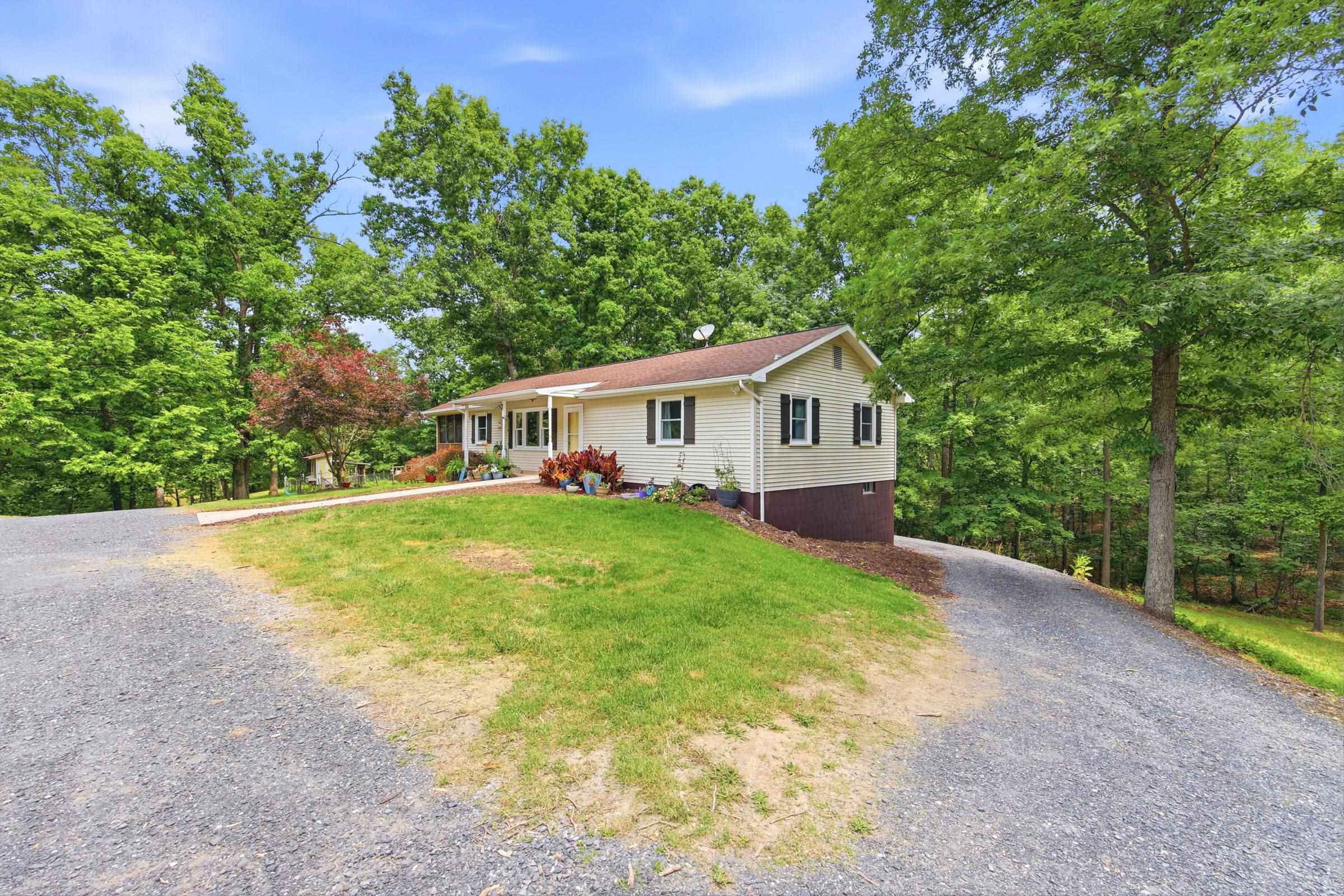 356 WHITE OAK LN, NEW MARKET, Virginia 22844, 3 Bedrooms Bedrooms, ,2 BathroomsBathrooms,Residential,356 WHITE OAK LN,678439 MLS # 678439 356 WHITE OAK LN, NEW MARKET, Virginia 22844, 3 Bedrooms Bedrooms, ,2 BathroomsBathrooms,Residential,356 WHITE OAK LN,678439 MLS # 678439