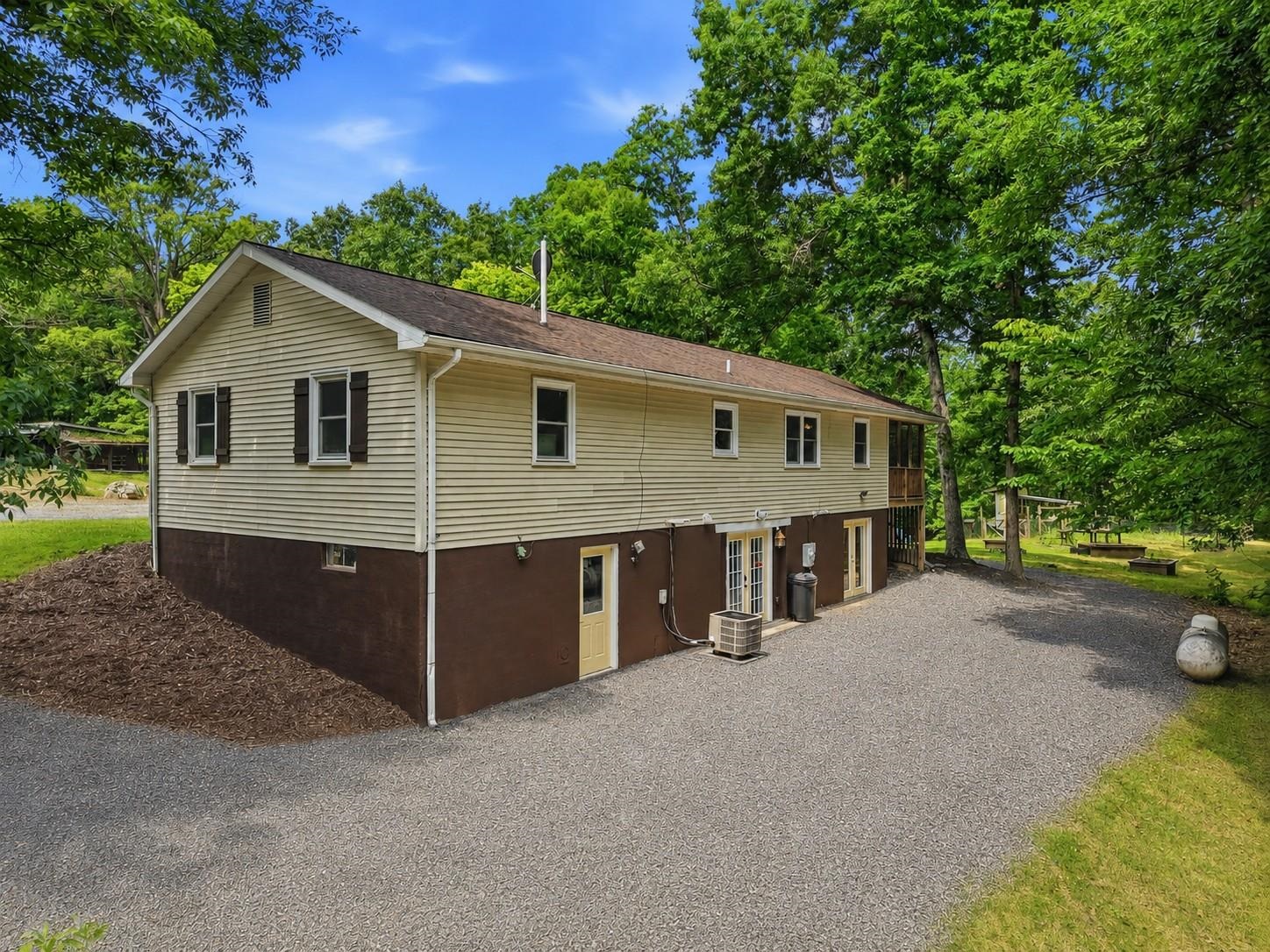 356 WHITE OAK LN, NEW MARKET, Virginia 22844, 3 Bedrooms Bedrooms, ,2 BathroomsBathrooms,Residential,356 WHITE OAK LN,678439 MLS # 678439 356 WHITE OAK LN, NEW MARKET, Virginia 22844, 3 Bedrooms Bedrooms, ,2 BathroomsBathrooms,Residential,356 WHITE OAK LN,678439 MLS # 678439