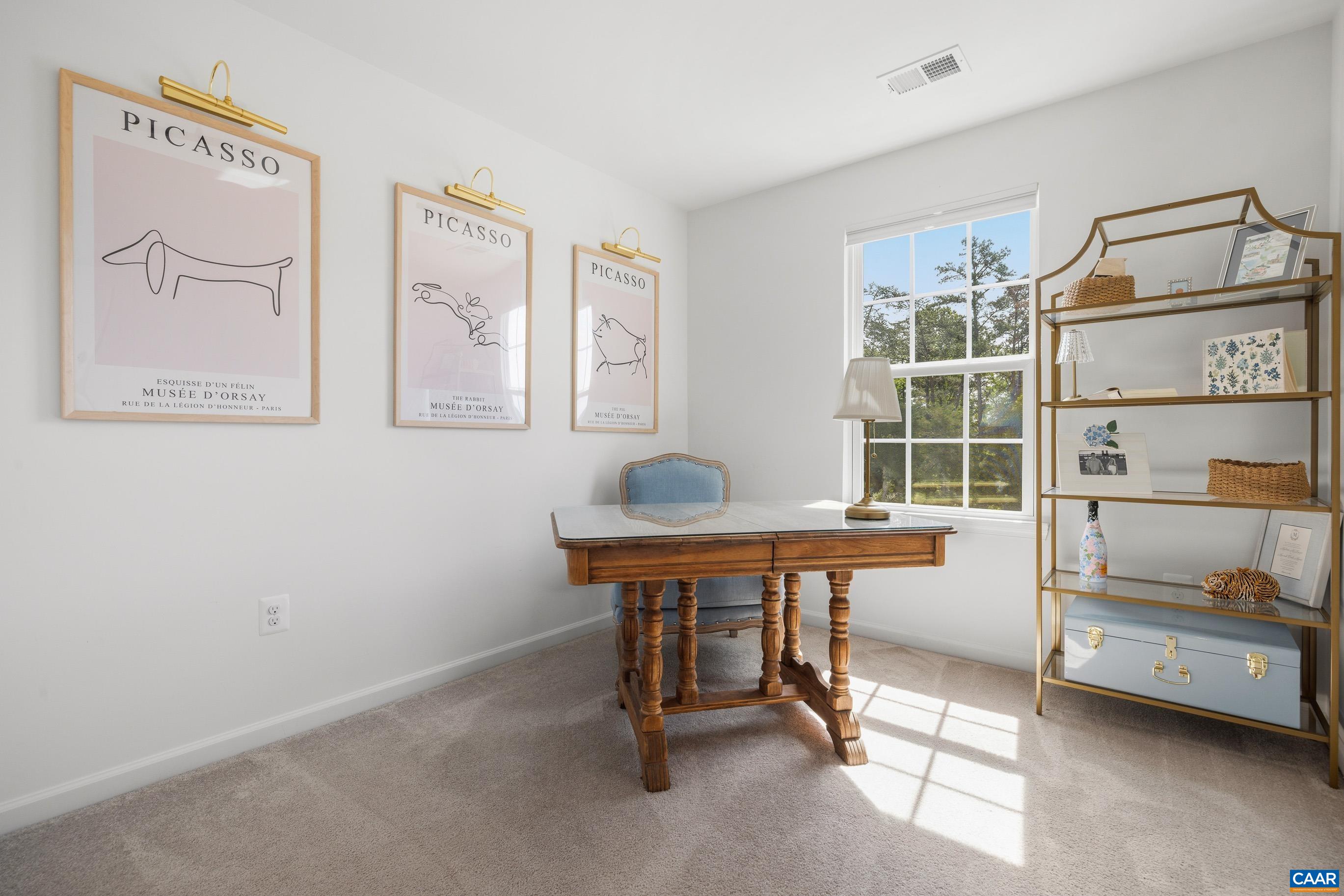 Third bedroom or office space- tons of natural light Third bedroom or office space- tons of natural light