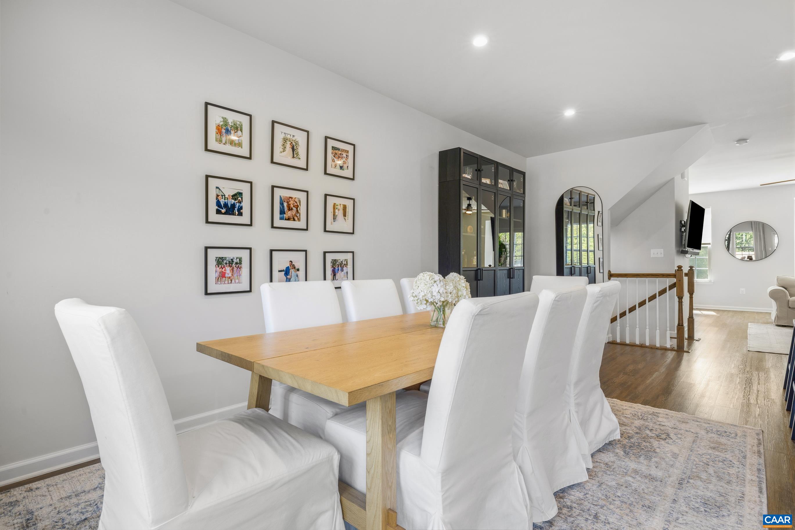 Huge dining space/eat in kitchen Huge dining space/eat in kitchen