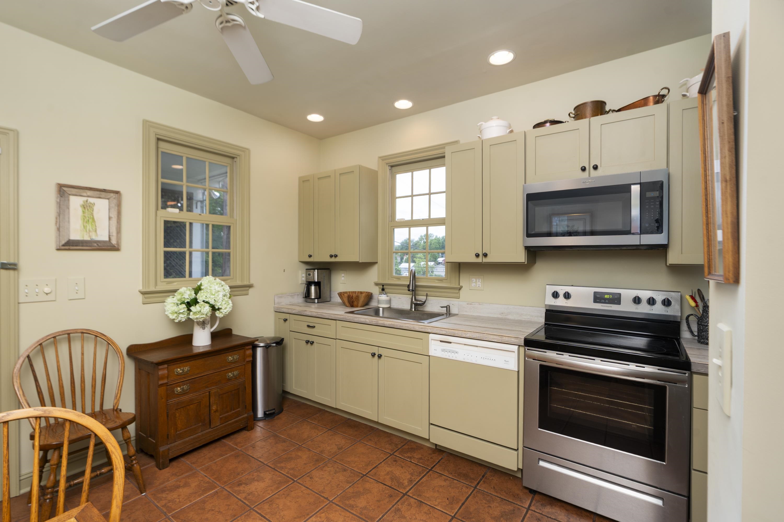 26 FAYETTE ST, STAUNTON, Virginia 24401, 2 Bedrooms Bedrooms, ,2 BathroomsBathrooms,Residential,26 FAYETTE ST,678580 MLS # 678580 26 FAYETTE ST, STAUNTON, Virginia 24401, 2 Bedrooms Bedrooms, ,2 BathroomsBathrooms,Residential,26 FAYETTE ST,678580 MLS # 678580