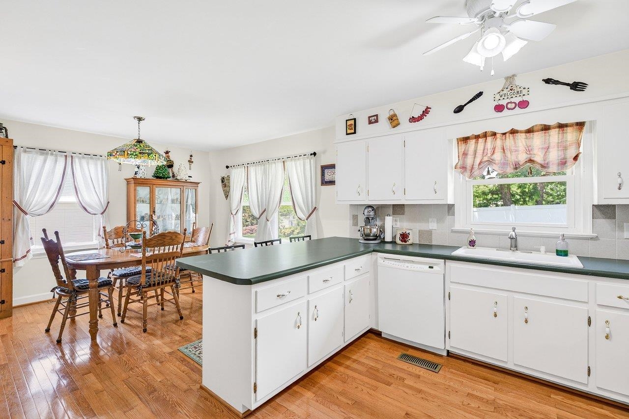 21 STUART AVE, STUARTS DRAFT, Virginia 24401, 3 Bedrooms Bedrooms, ,2 BathroomsBathrooms,Residential,21 STUART AVE,678581 MLS # 678581 21 STUART AVE, STUARTS DRAFT, Virginia 24401, 3 Bedrooms Bedrooms, ,2 BathroomsBathrooms,Residential,21 STUART AVE,678581 MLS # 678581