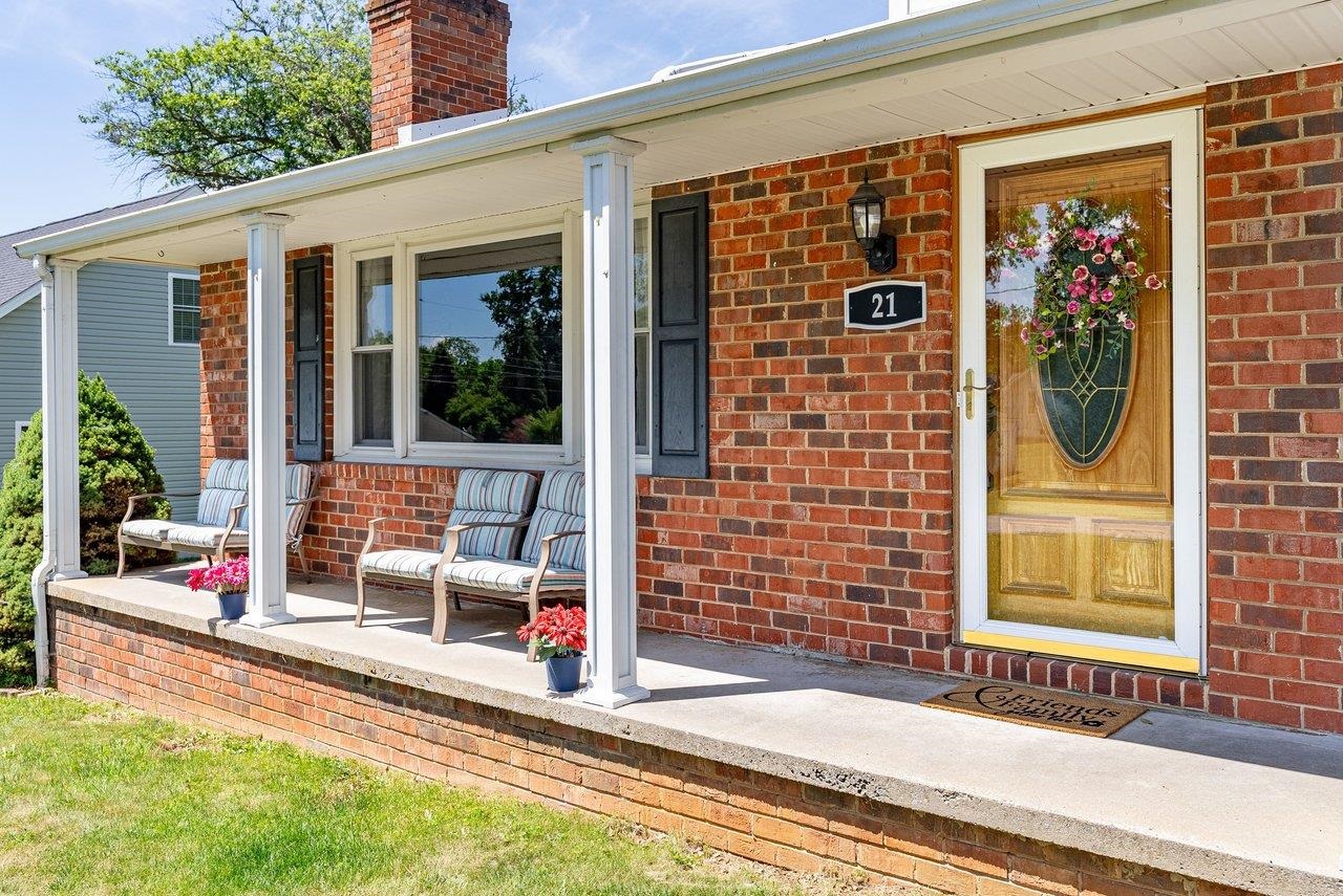 21 STUART AVE, STUARTS DRAFT, Virginia 24401, 3 Bedrooms Bedrooms, ,2 BathroomsBathrooms,Residential,21 STUART AVE,678581 MLS # 678581 21 STUART AVE, STUARTS DRAFT, Virginia 24401, 3 Bedrooms Bedrooms, ,2 BathroomsBathrooms,Residential,21 STUART AVE,678581 MLS # 678581